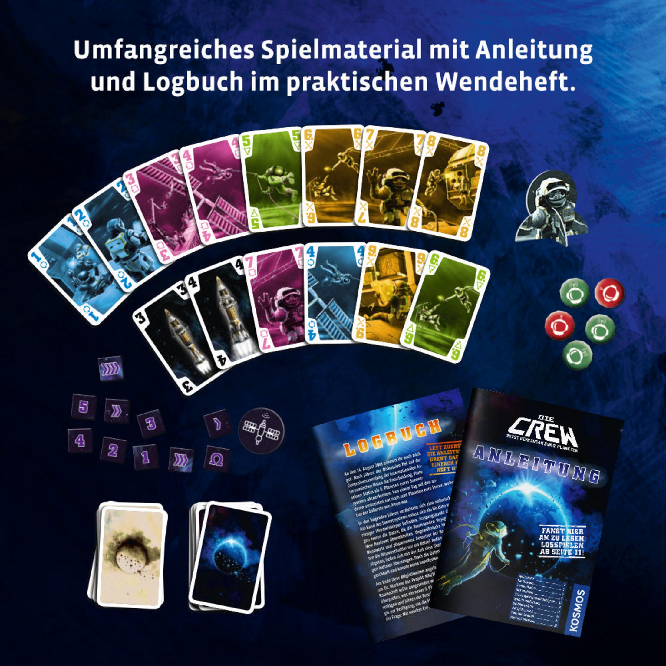 Brettspielkomponenten mit Karten, Würfeln und Anleitungen. Karten zeigen Raketen und Astronauten, mit einem Buch und Spielsteinen.