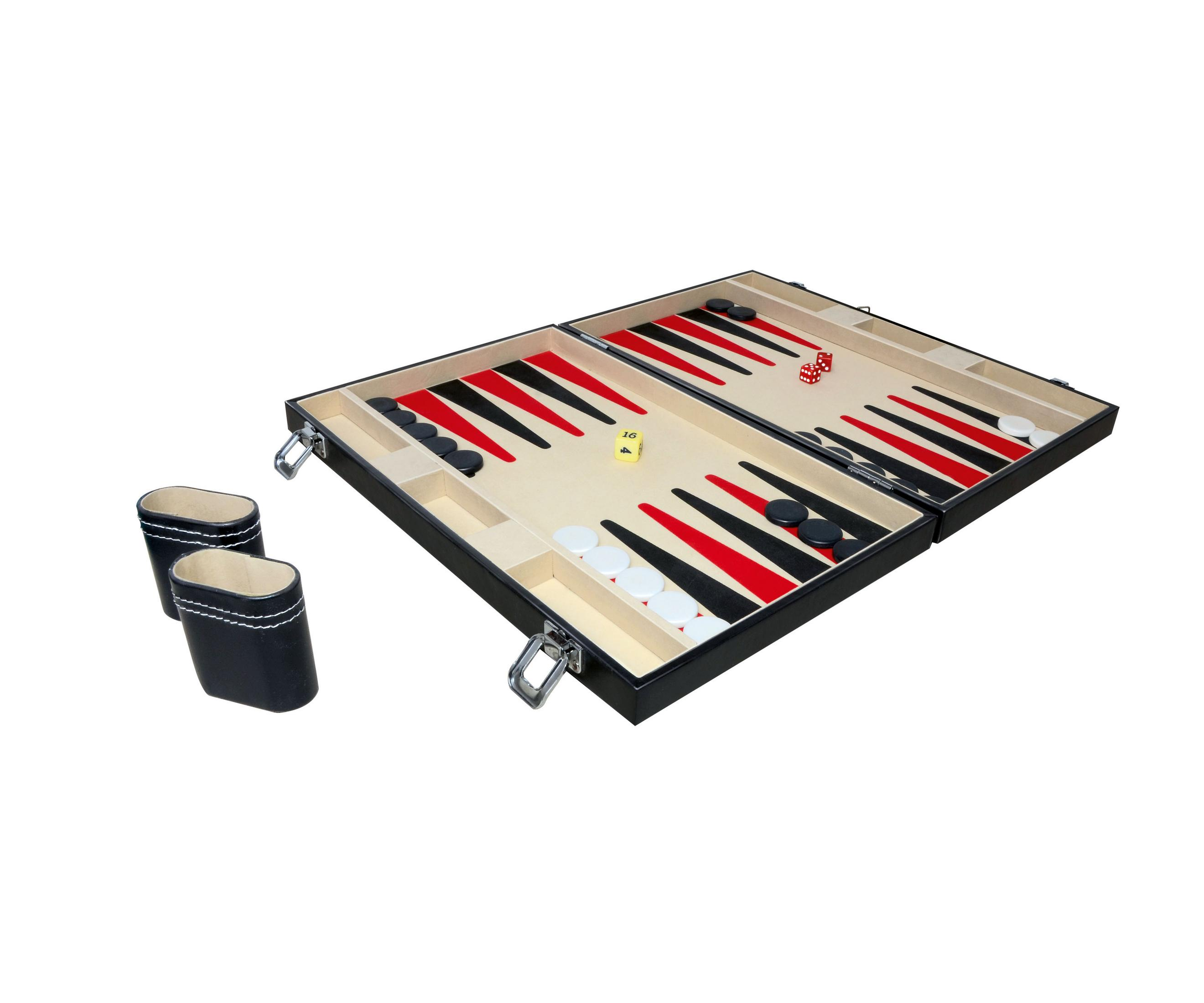 Backgammon-Brett mit Spielsteinen und Würfeln, spielbereit, mit zwei schwarzen Lederbechern.