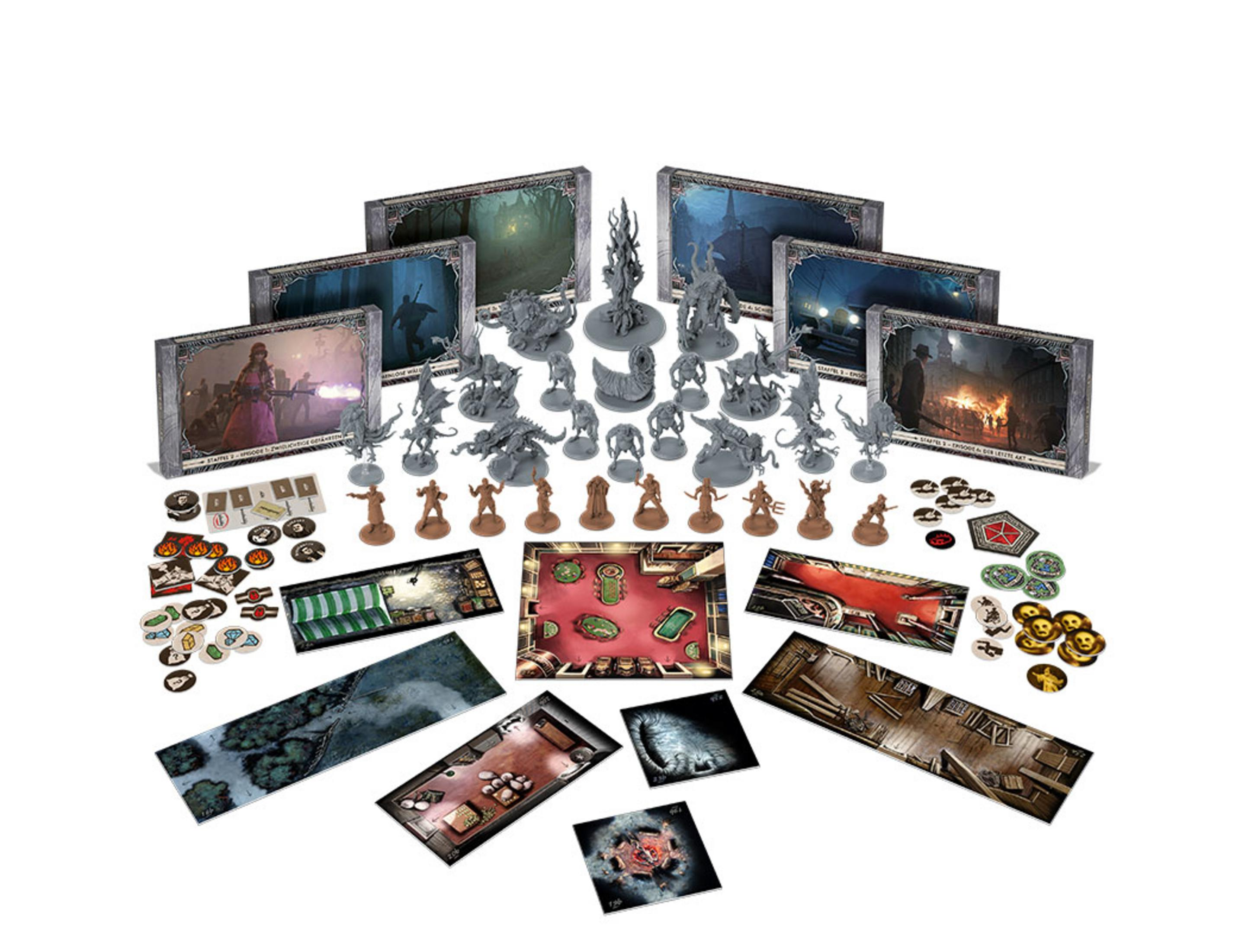 Eine Sammlung von Brettspielkomponenten, darunter Figuren, Spielbretter und Karten, alle auf einer weißen Oberfläche ausgebreitet.