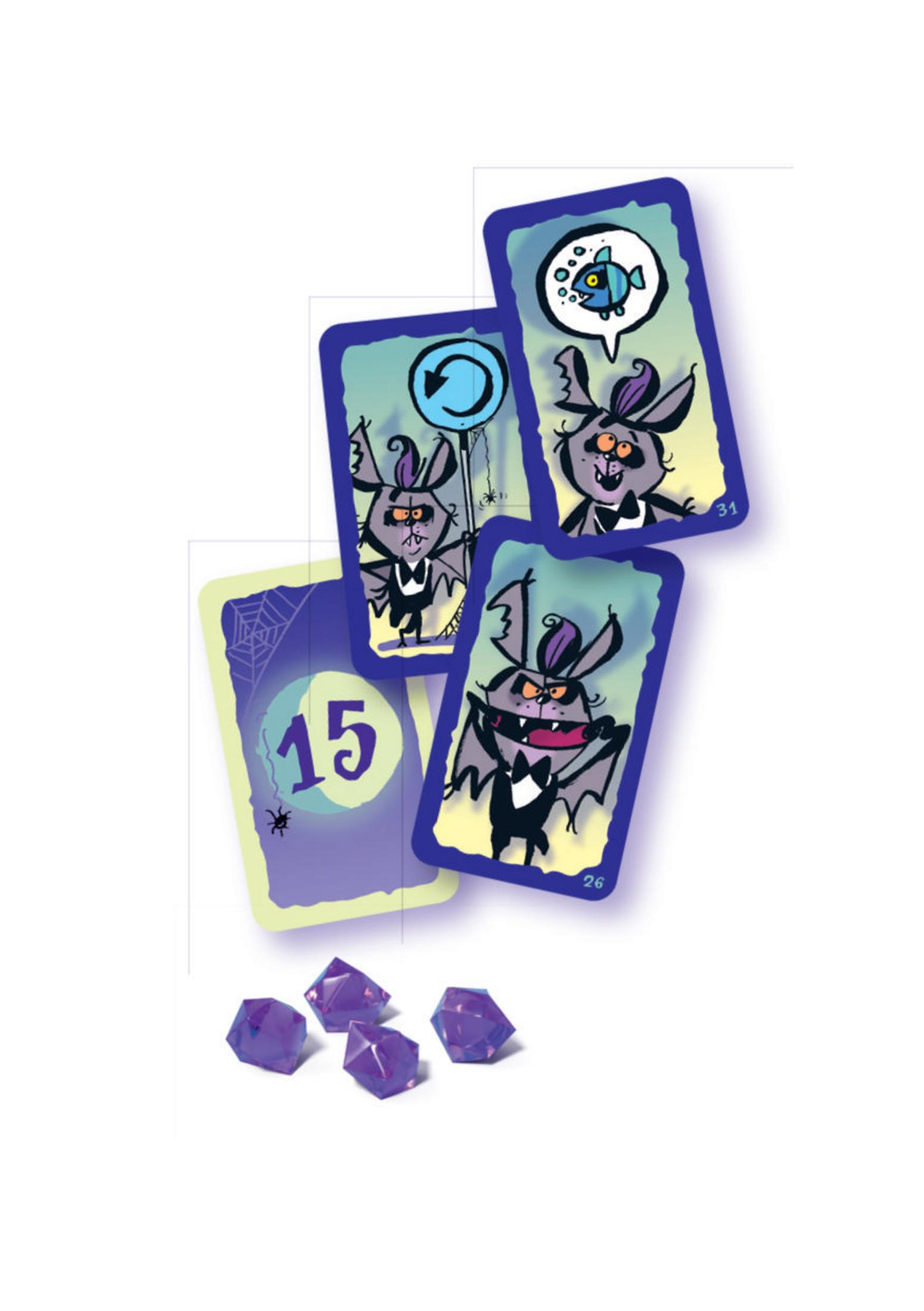 Karten mit Fledermaus-Charakteren, Würfel und Spinnennetz. Karten haben Zahlen und Fledermaus-Illustrationen.