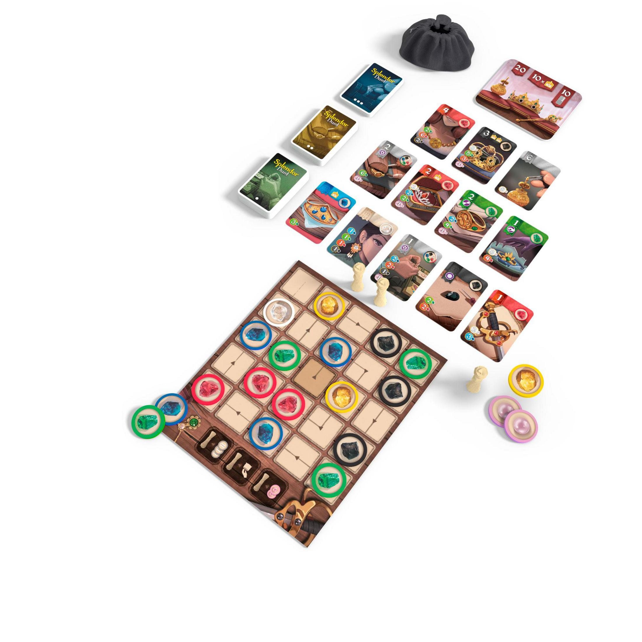 Brettspiel mit Karten, Spielsteinen und Spielmarken, auf einer Holzoberfläche.