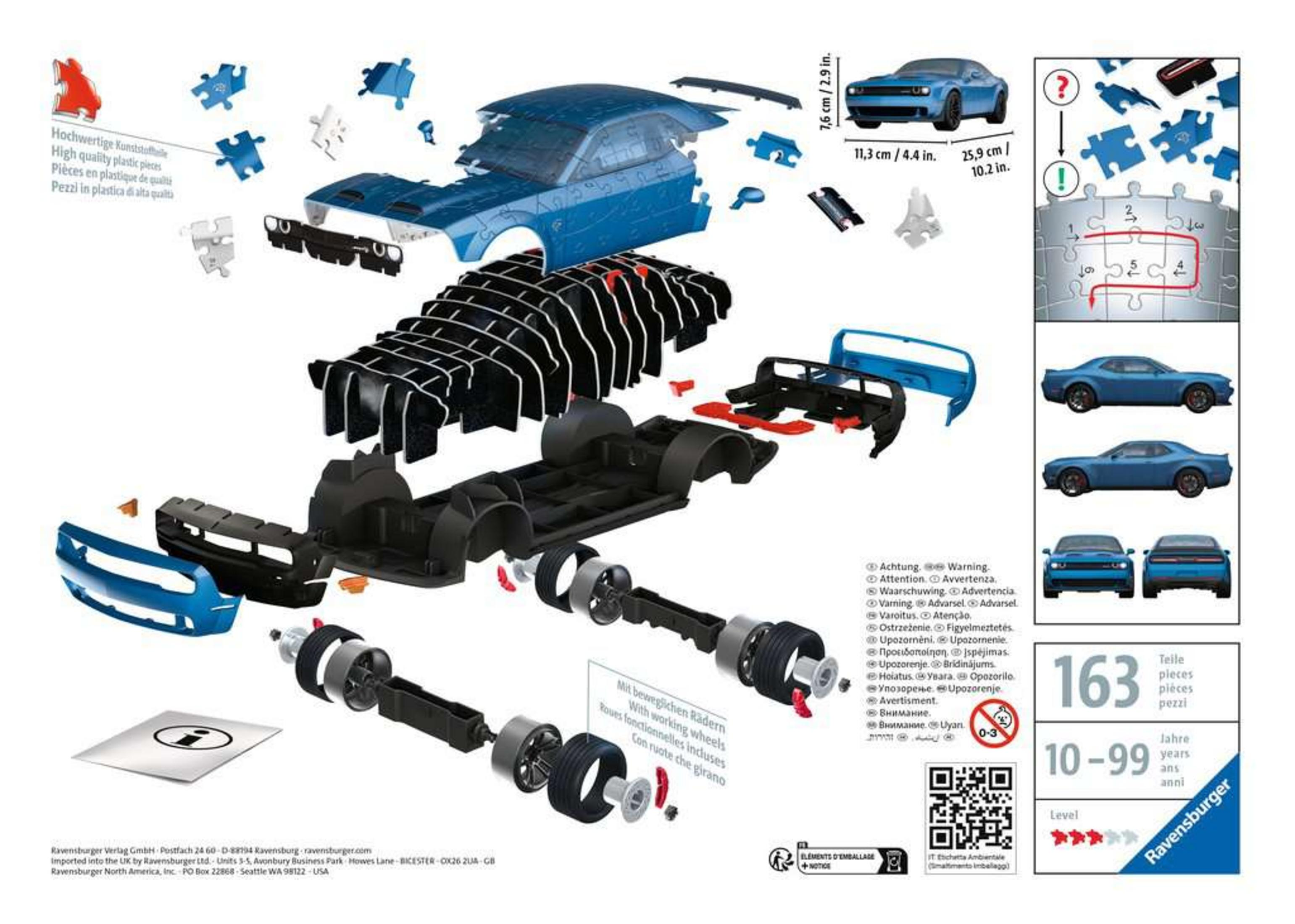 Ein Puzzle eines blauen Autos wird mit Teilen gezeigt. Der Hintergrund ist ein weißer Tisch.