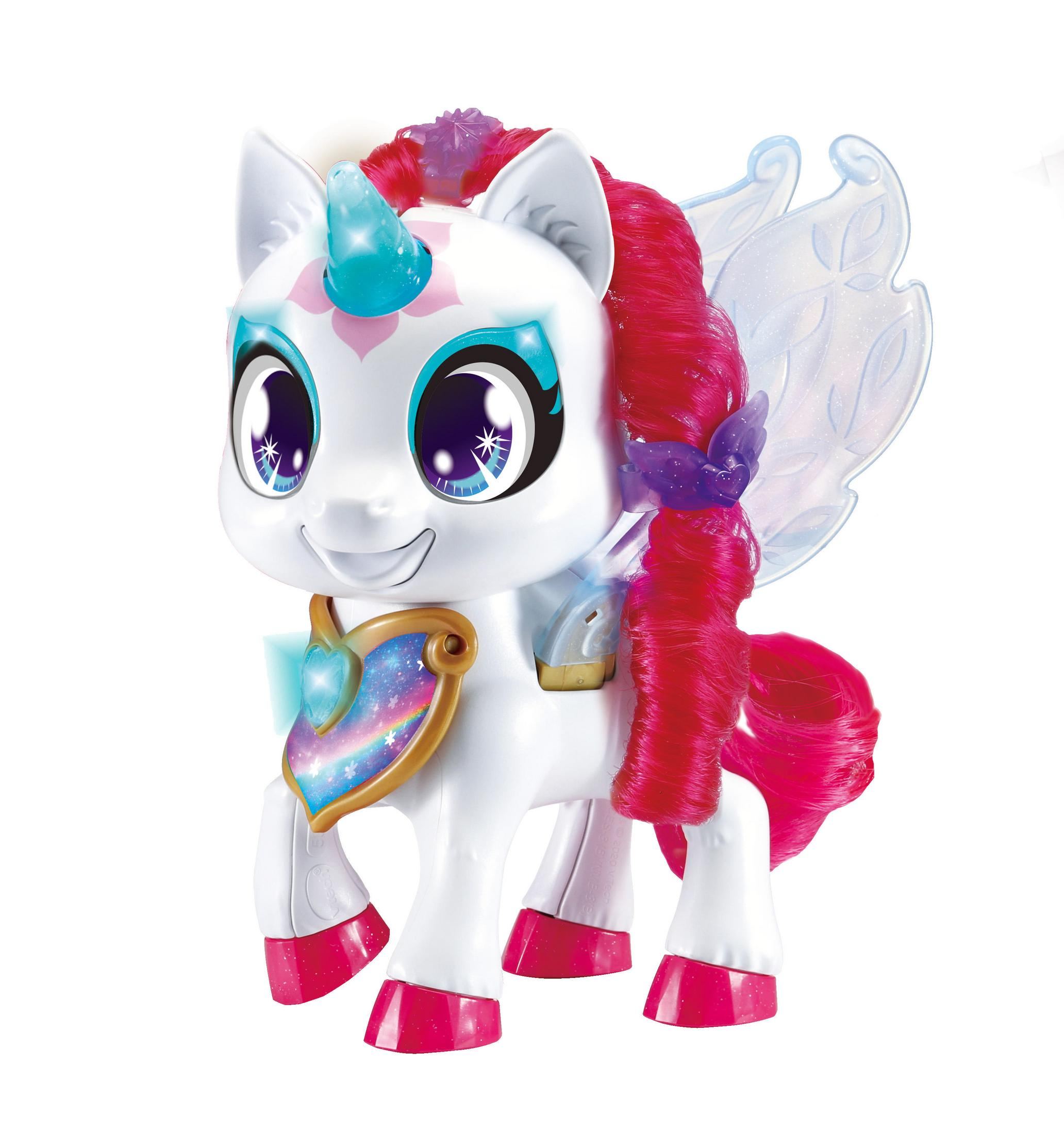Ein weißes Einhorn-Spielzeug mit pinkfarbener Mähne, blauem Horn, Flügeln und einem herzförmigen Anhänger.
