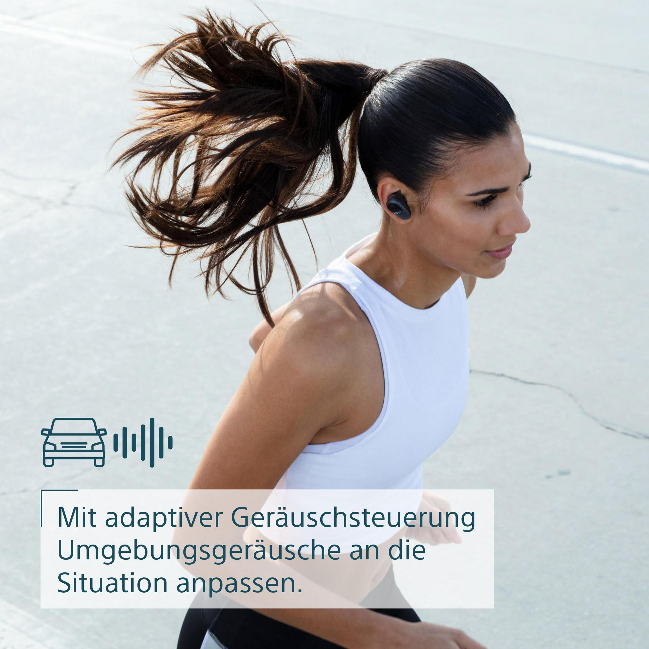 Donna che corre con auricolari wireless. Messa a fuoco sul viso. Sullo sfondo, superficie liscia.
