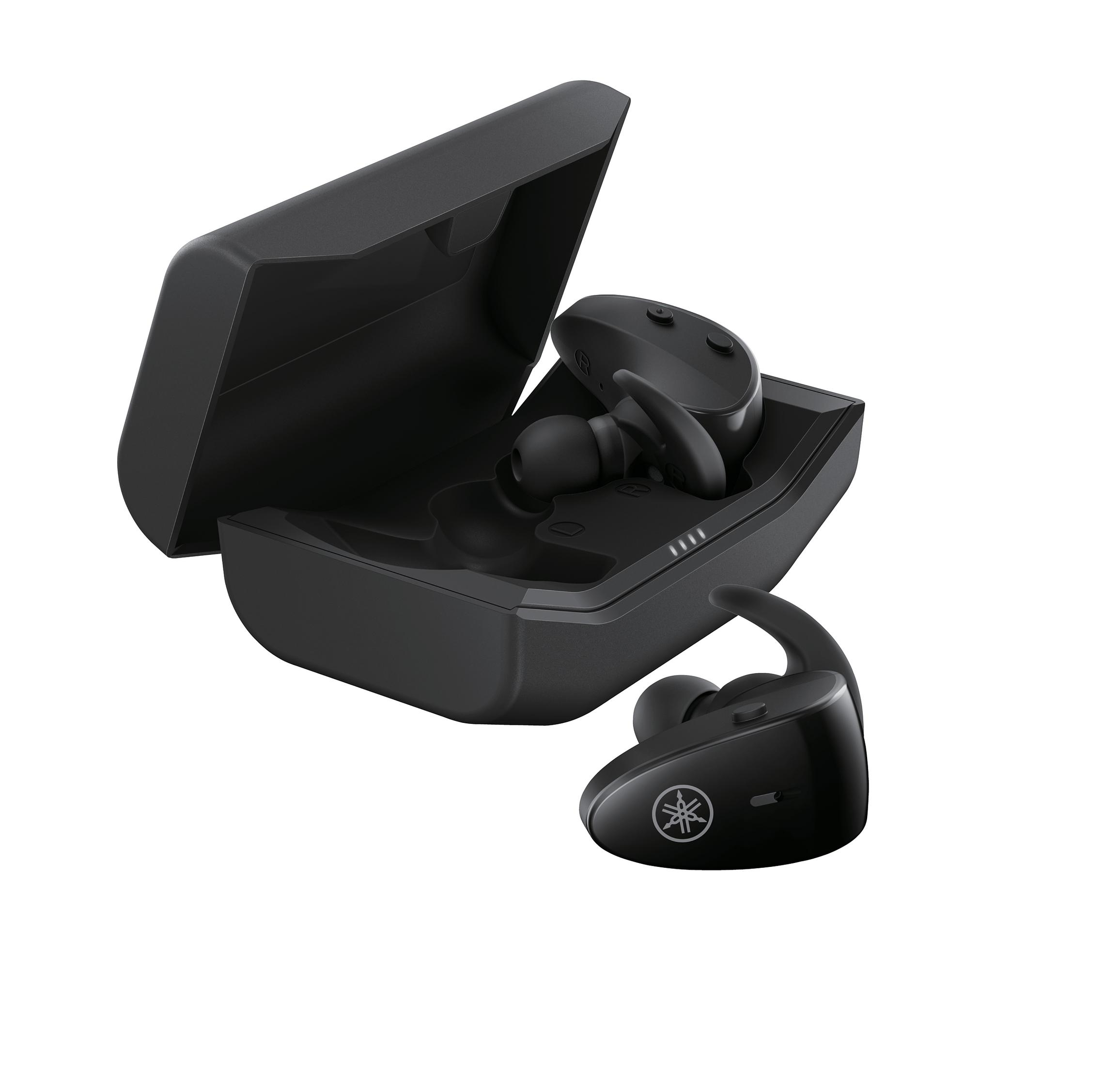 Auriculares inalámbricos negros en un estuche de carga, parcialmente abierto.