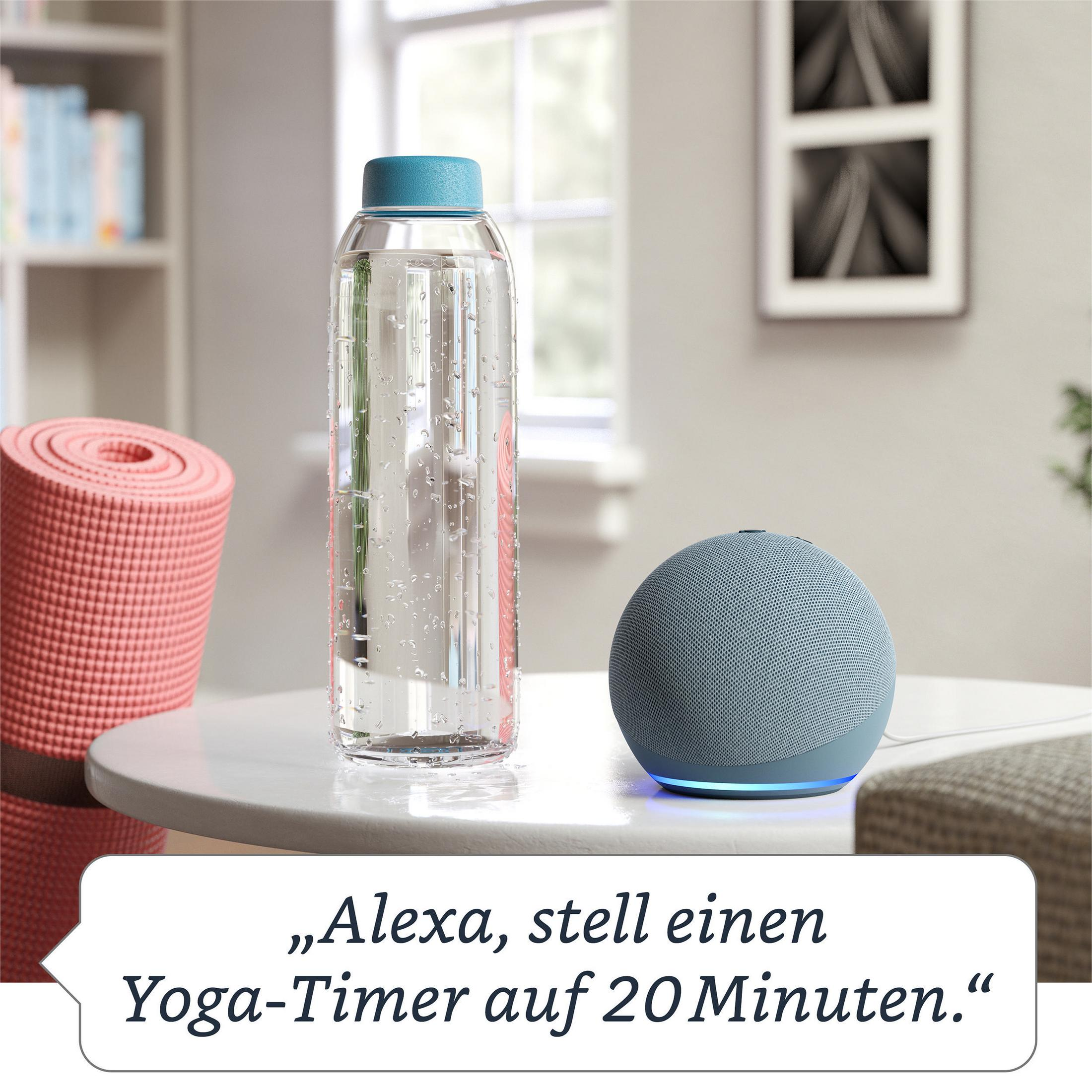 Wasserflasche, Yogamatte und Smart Speaker auf einem Tisch, mit Sprechblase.