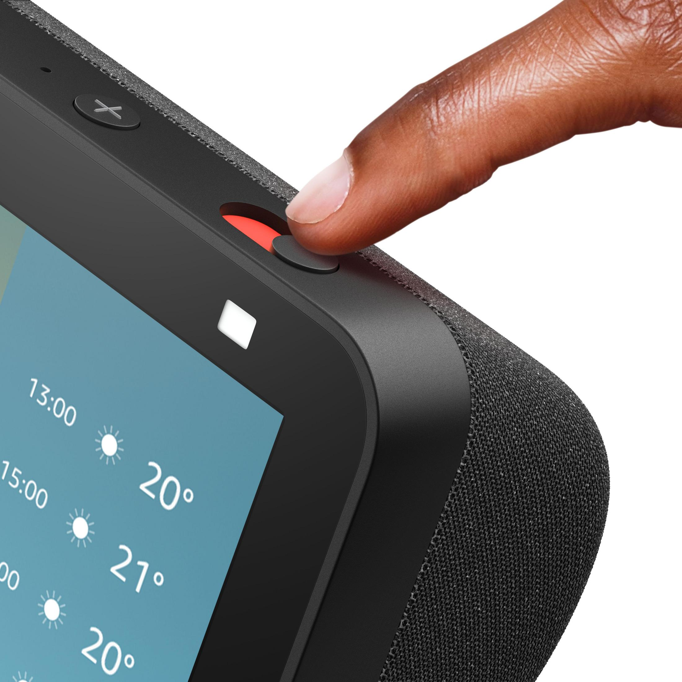 Finger drückt roten Knopf auf schwarzem Smart-Display.