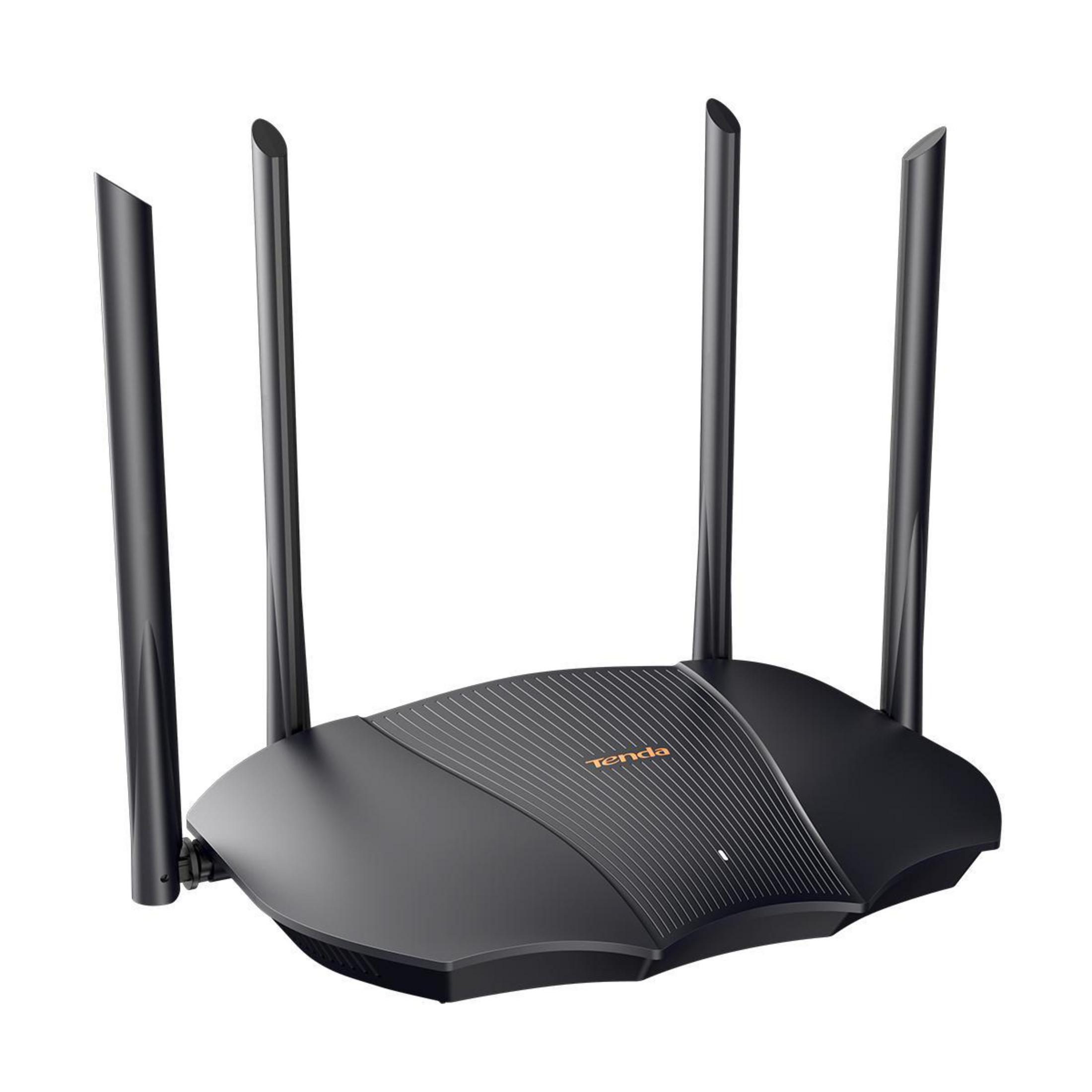 Ein schwarzer Tenda-Router mit vier Antennen. Der Router steht auf weißem Hintergrund, leicht angewinkelt.