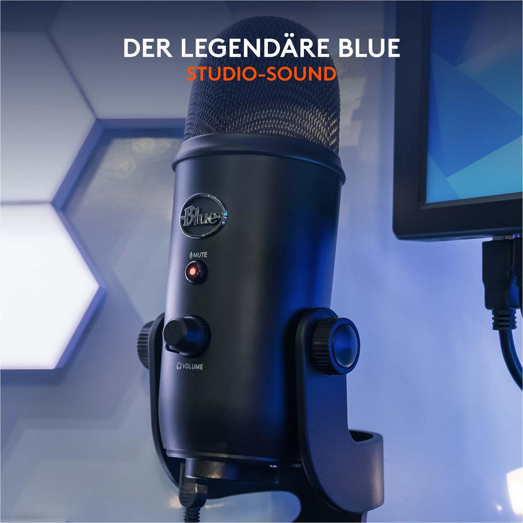 Schwarzes Blue Yeti Mikrofon auf Ständer. Rotes Stummschaltungslicht. Schwarzer Hintergrund. Text-Overlay.