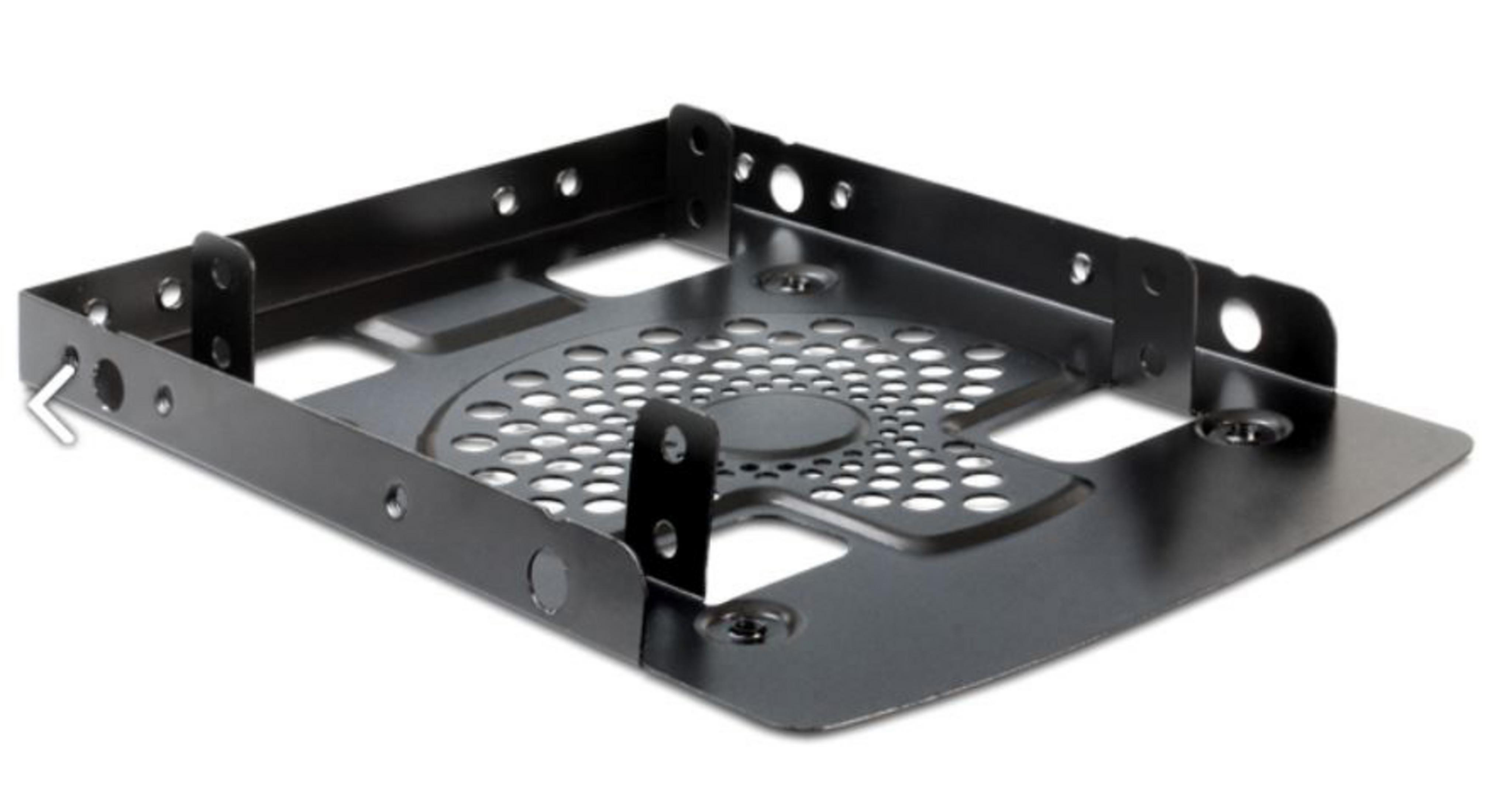 Schwarze Metallhalterung für Computer-Festplatte mit Löchern.