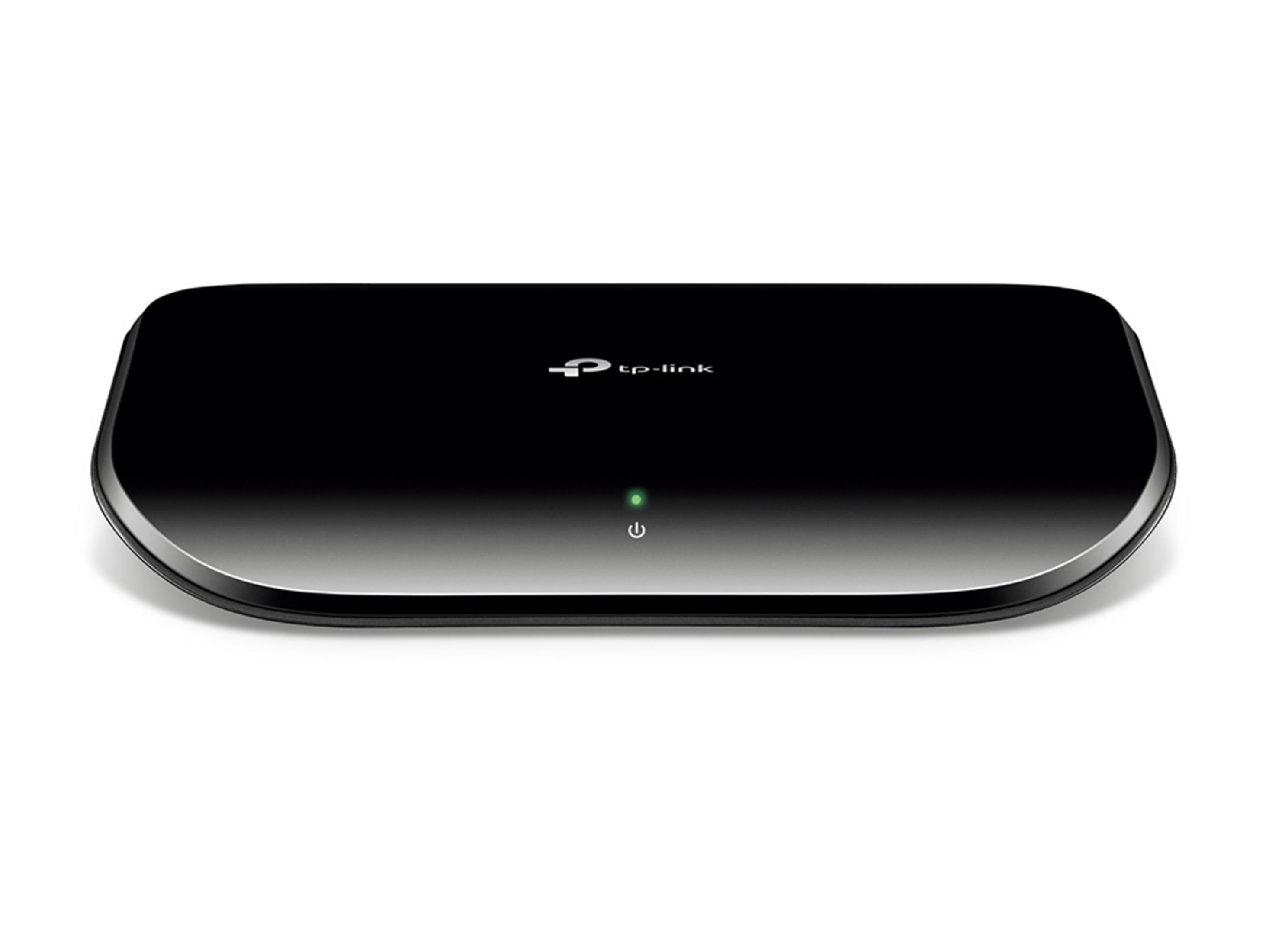 Commutateur réseau TP-Link noir avec voyant vert sur fond blanc.
