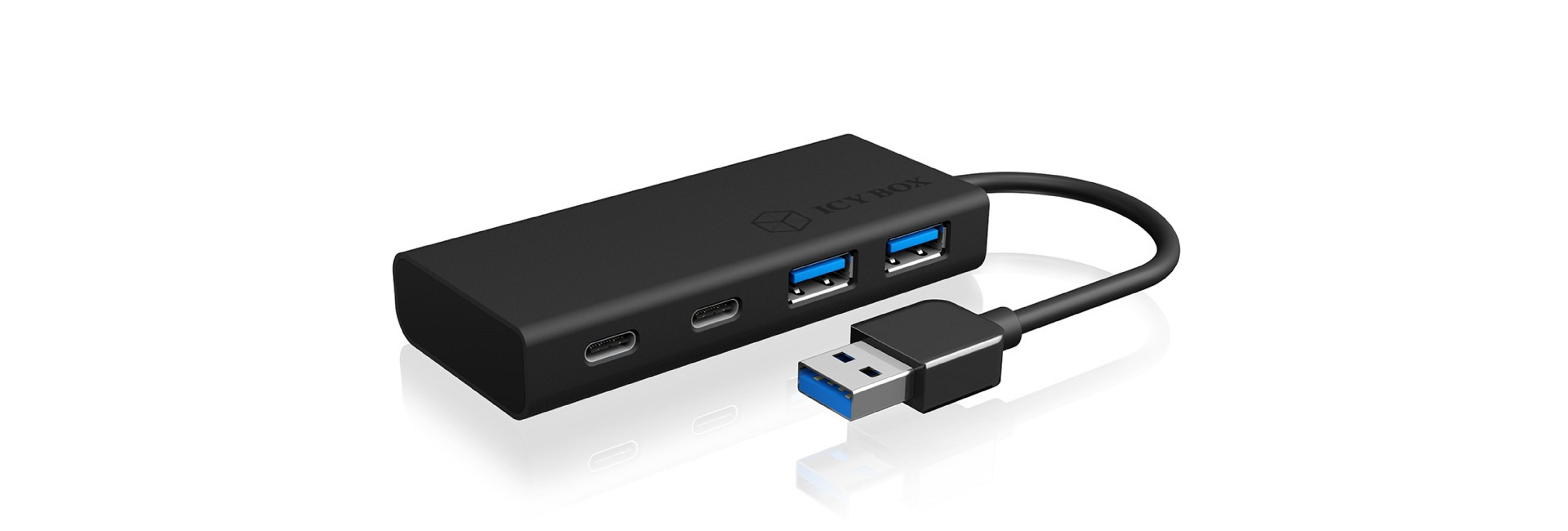 Zwarte USB-hub met USB-A- en USB-C-poorten en een USB-kabel. Witte achtergrond.