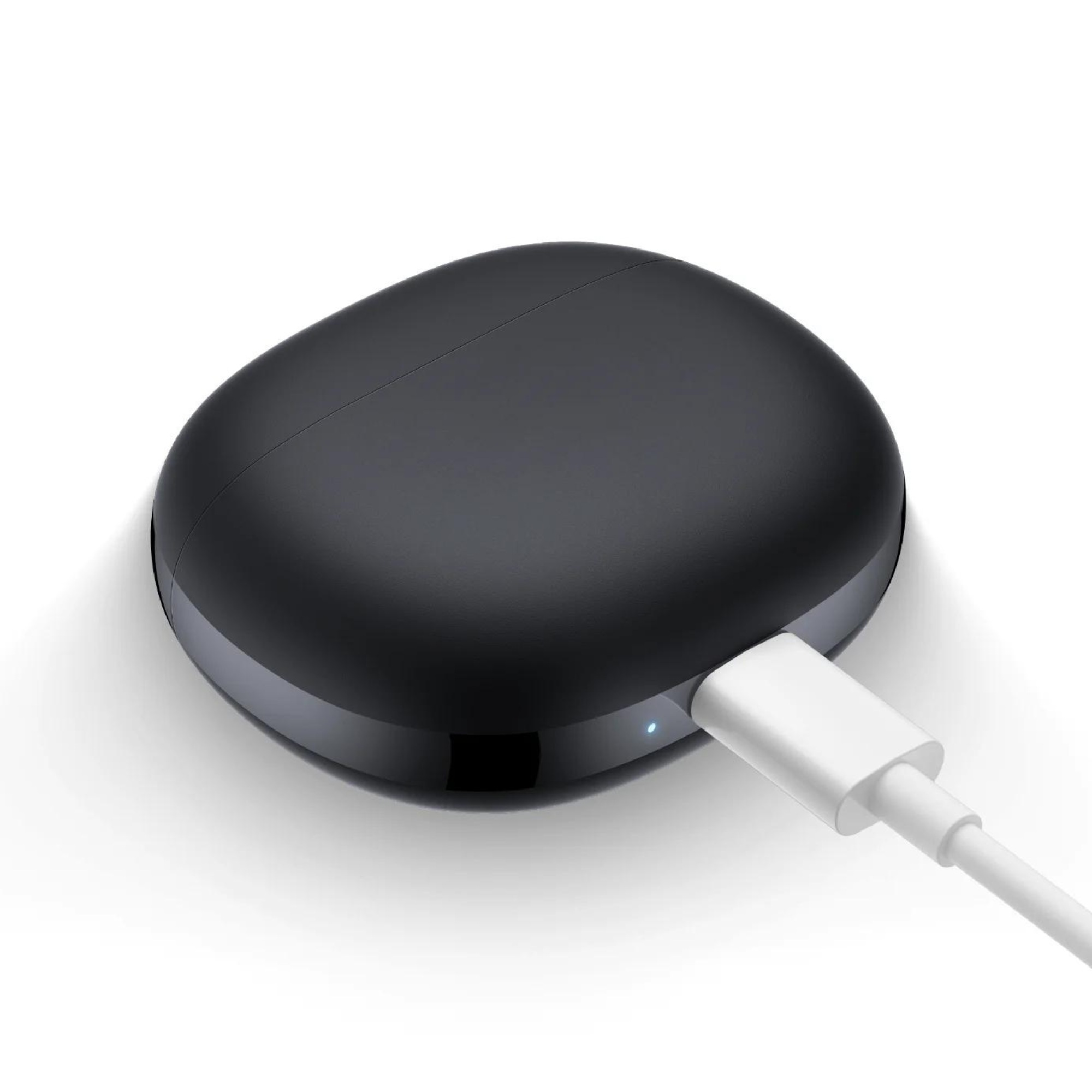 Czarny futerał ładujący z podłączonym białym kablem ładującym.