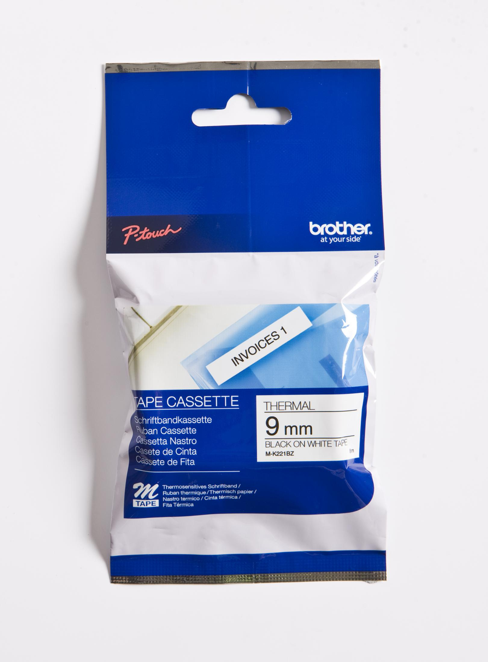 Eine Brother P-touch-Bandkassette in einer blau-weißen Verpackung mit dem Text 'Tape Cassette'.