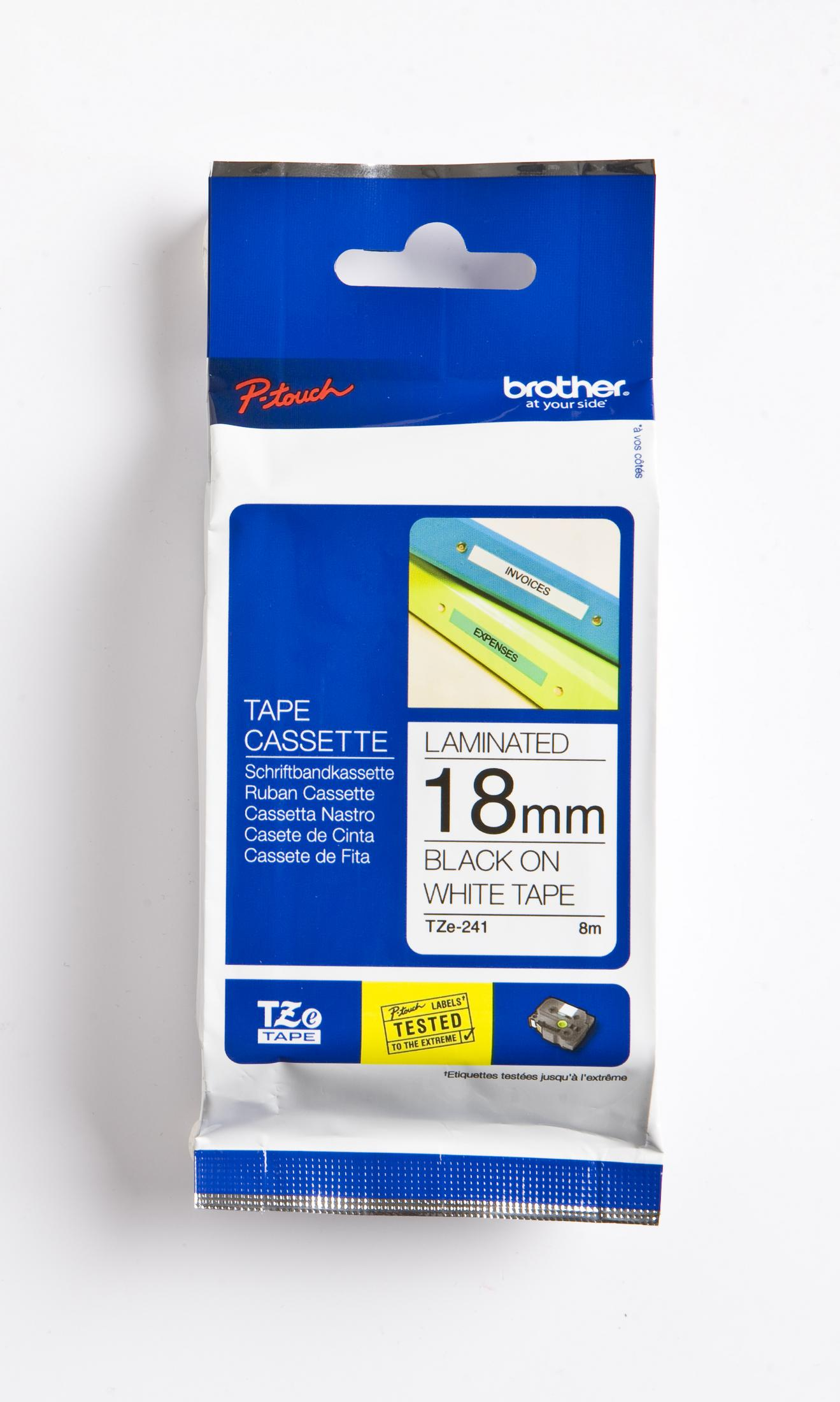 Eine Brother P-touch Etikettentape-Kassettenverpackung. Es ist weiß mit blauen und gelben Akzenten.