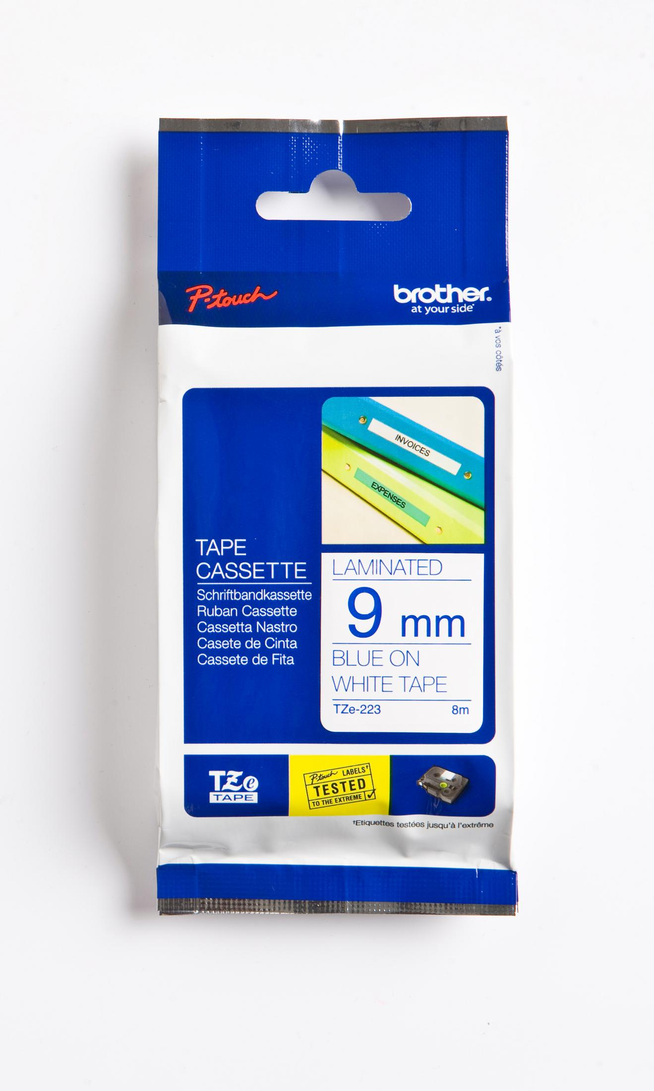 Eine blaue und weiße Brother Etikettierbandkassette wird gezeigt.