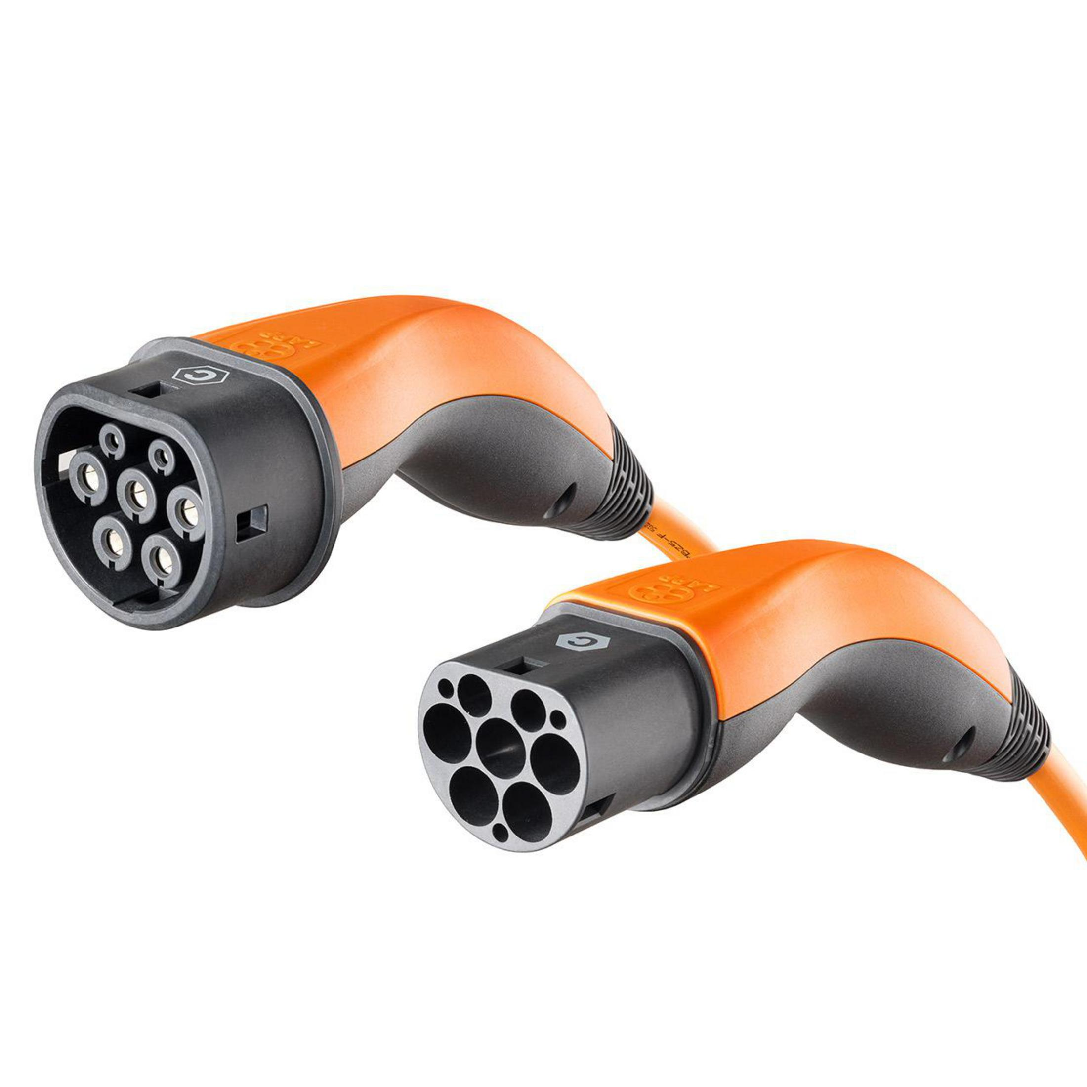 Zwei orange-schwarze Ladeanschlüsse für Elektroautos, mit mehreren Löchern.