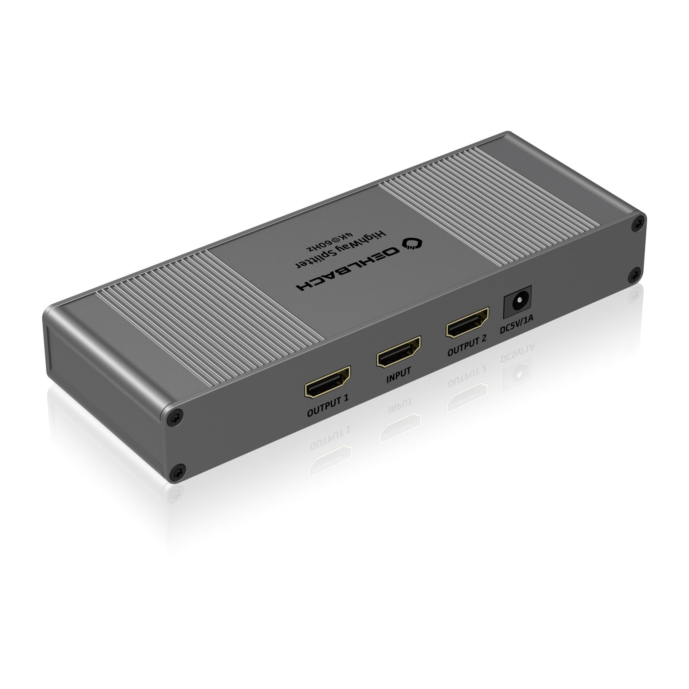 Ein silberner HDMI-Splitter mit mehreren Anschlüssen und Markennamen auf weißem Grund.