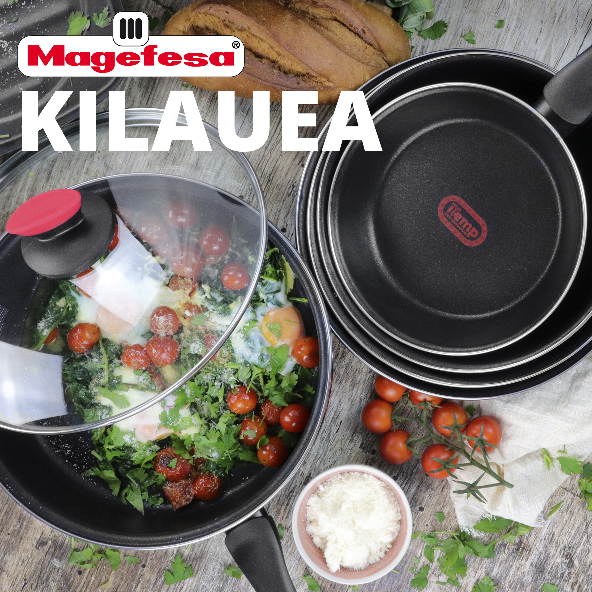 Sartenes con comida cocinada sobre una superficie de madera. Incluye tomates, espinacas y queso.