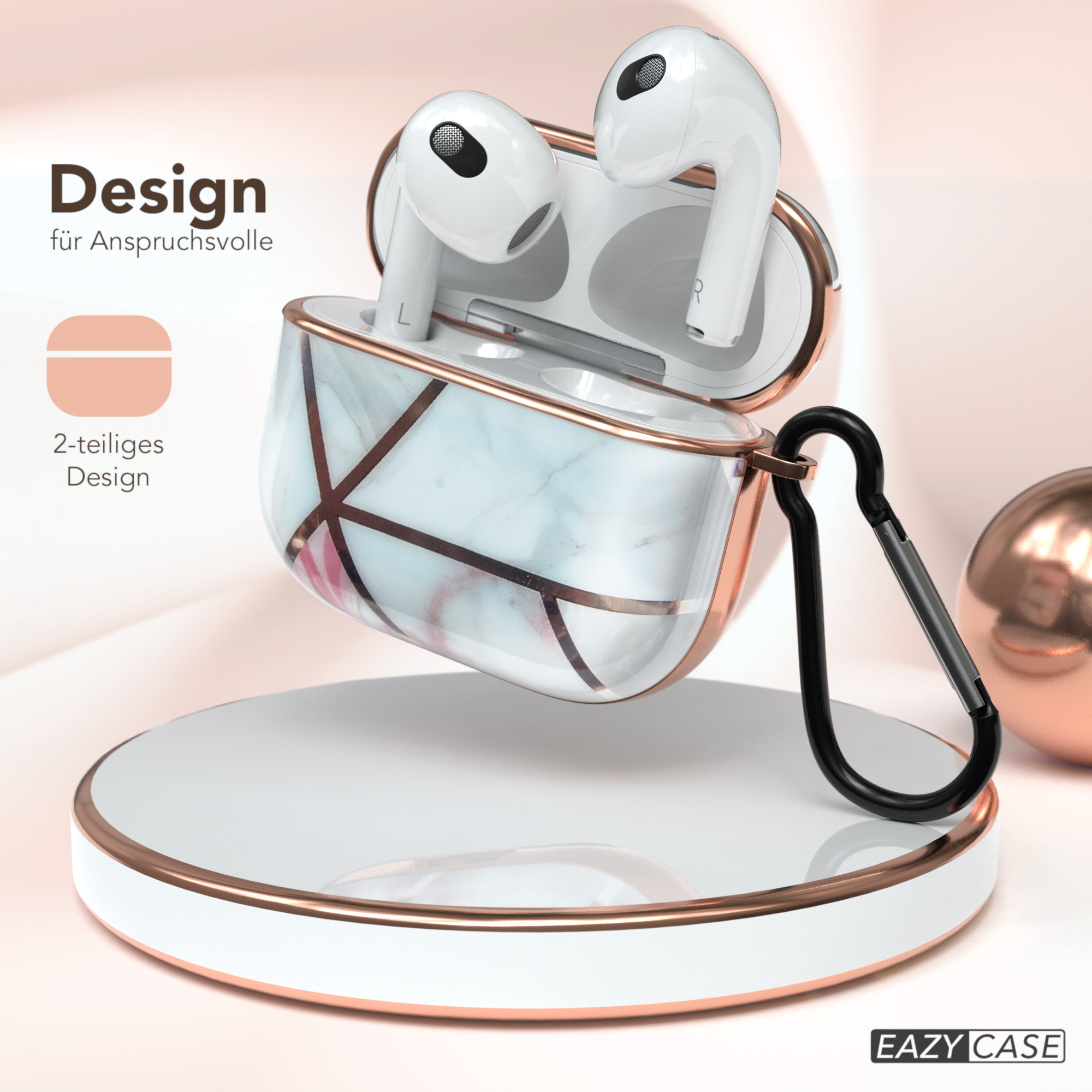 Weißes AirPods-Case mit AirPods im Inneren, auf einem weißen Ständer mit Roségold-Akzenten.