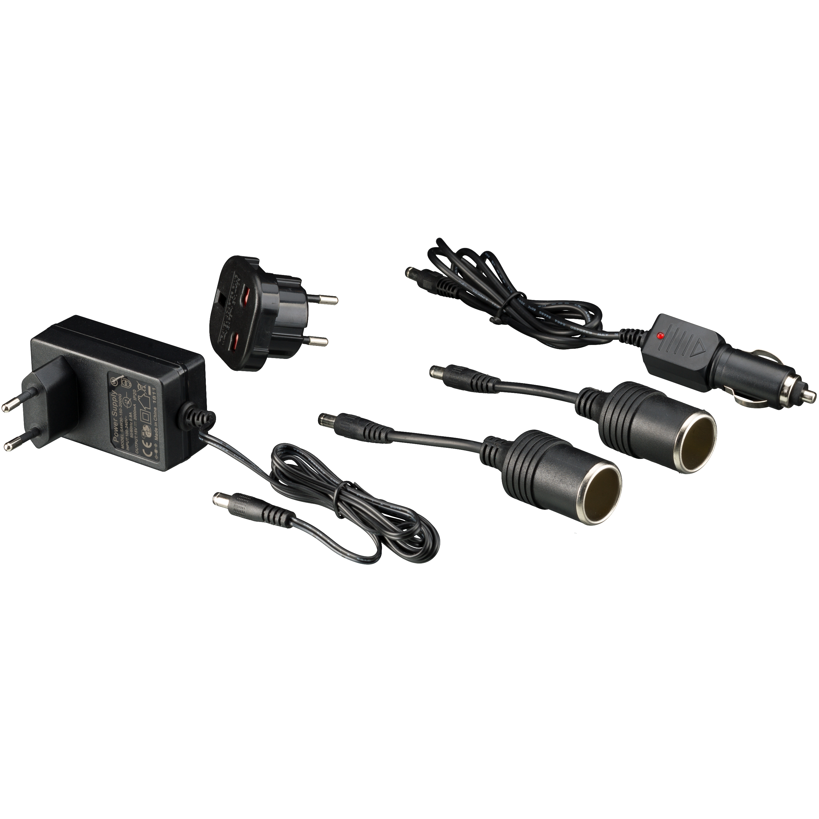 Varios adaptadores de corriente y cargadores de coche negros con diferentes enchufes y conectores.