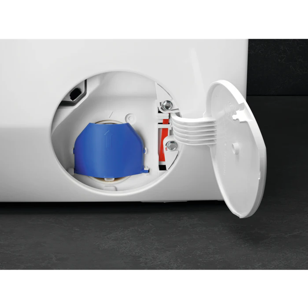 Wlot wody do białej pralki. Widoczny jest niebieski wlot, z otwartą białą pokrywą.