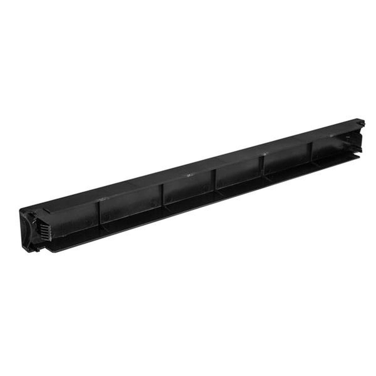 Una pieza de plástico rectangular larga y negra, posiblemente un componente.