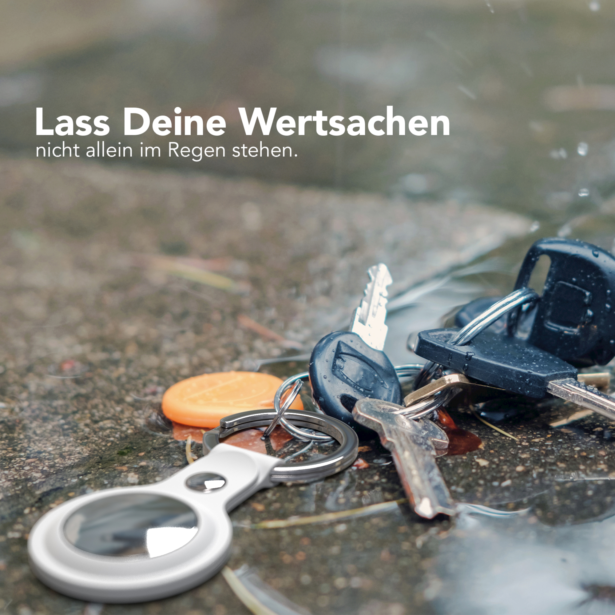 Schlüssel auf nassem Pflaster mit dem Text: "Lass deine Wertsachen nicht im Regen stehen".