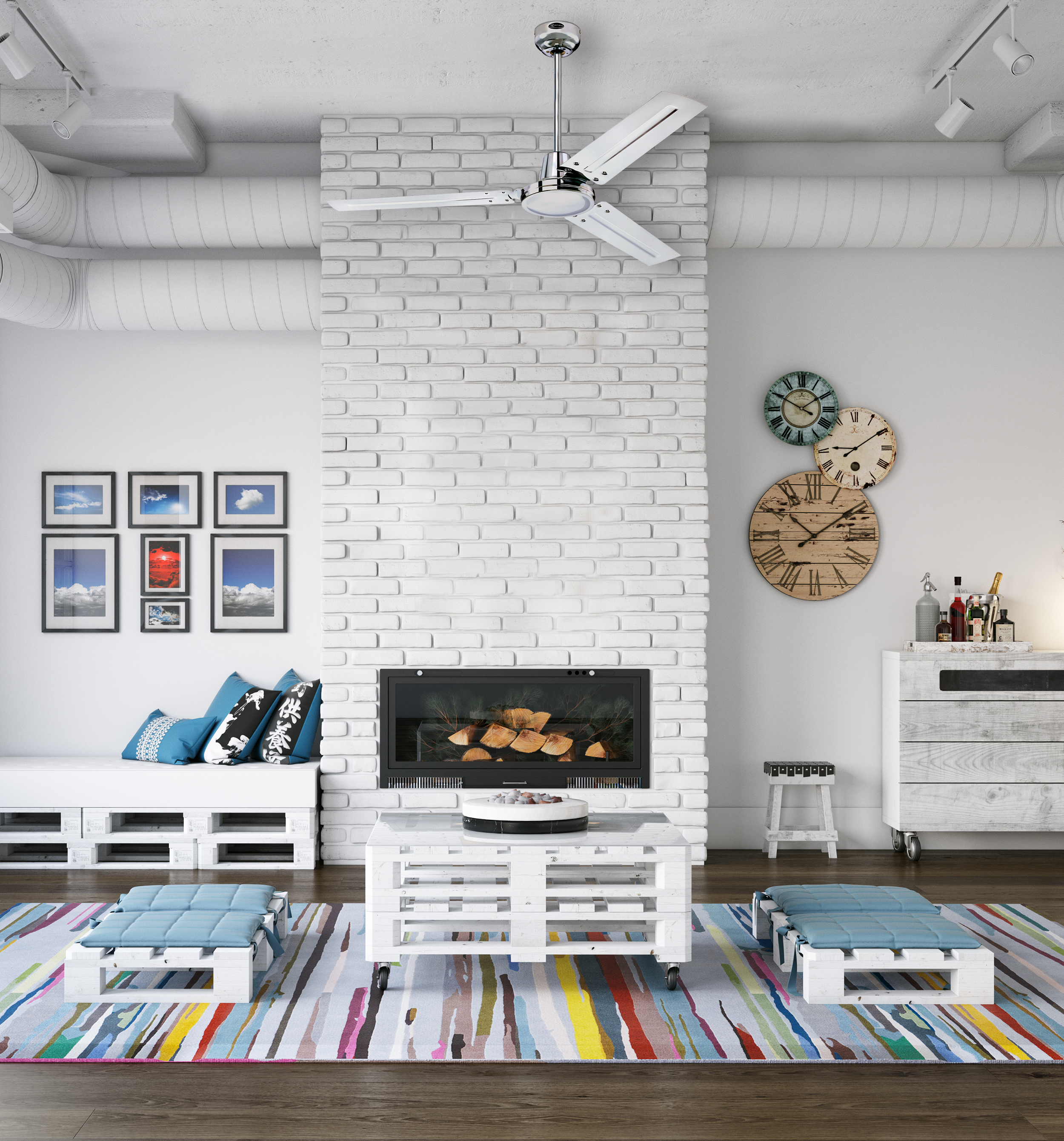 Wohnzimmer mit weißem Backsteinkamin, Sitzgelegenheiten, Dekor und Deckenventilator.