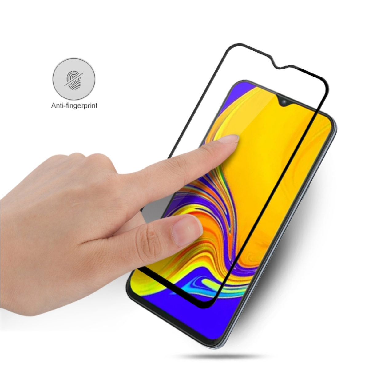 Mano applica protezione schermo a telefono. Telefono ha sfondo giallo e blu.