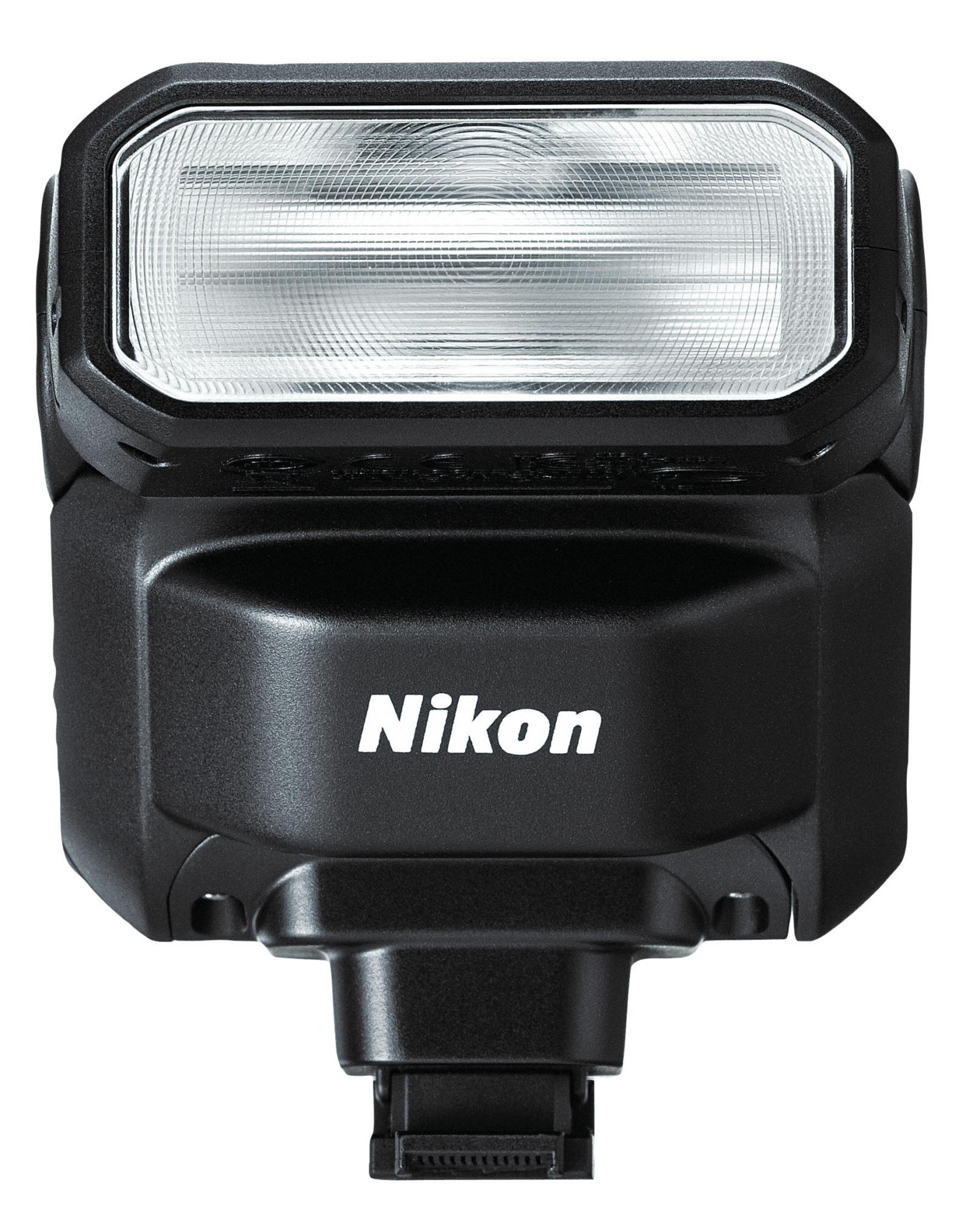 Ein schwarzes Nikon Blitzgerät. Es hat das Nikon-Logo auf der Vorderseite.