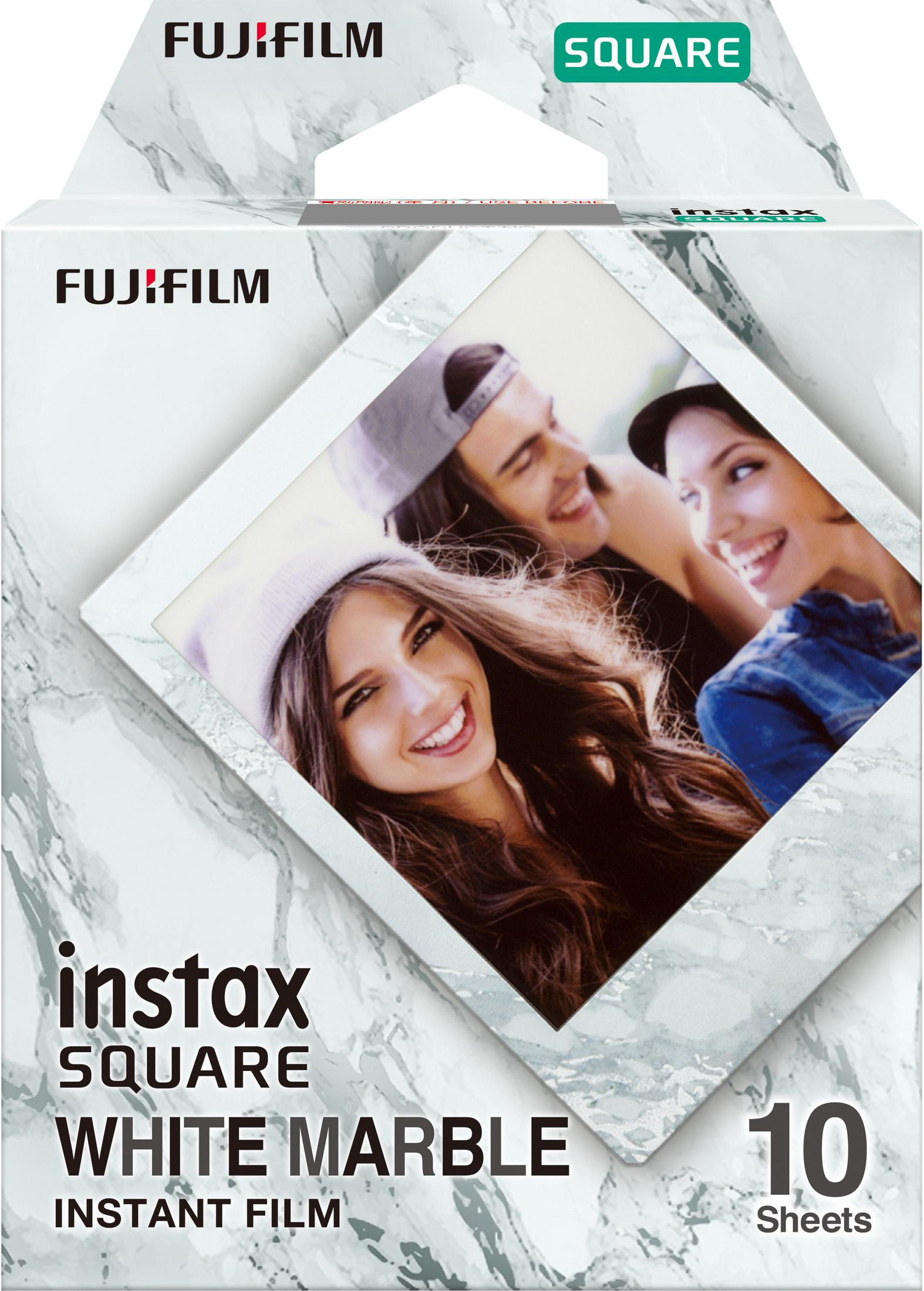 Pudełko filmu natychmiastowego Fujifilm Instax Square. Zdjęcie ludzi na filmie.