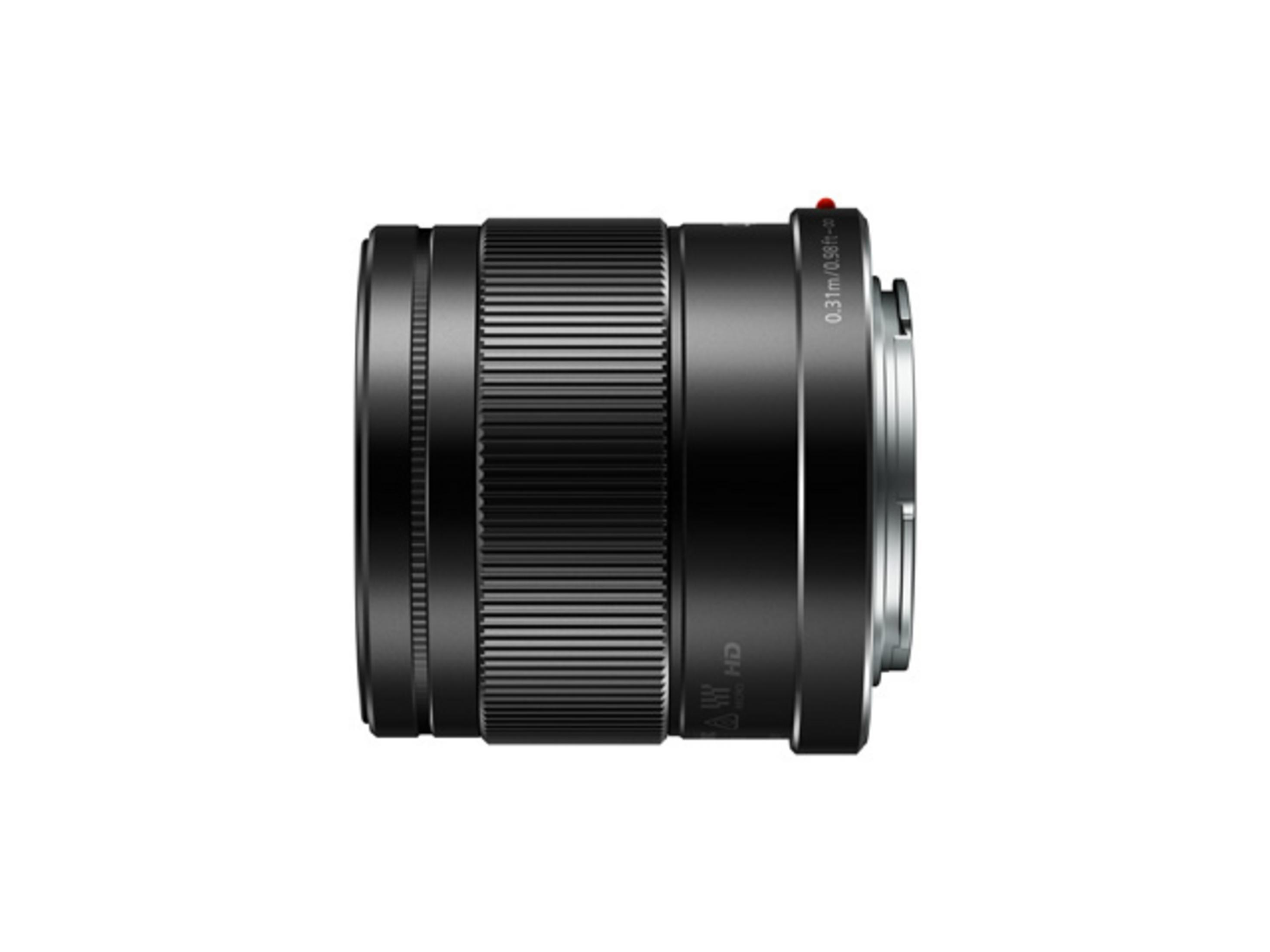 Czarny obiektyw z żłobionymi bokami i srebrnym pierścieniem.