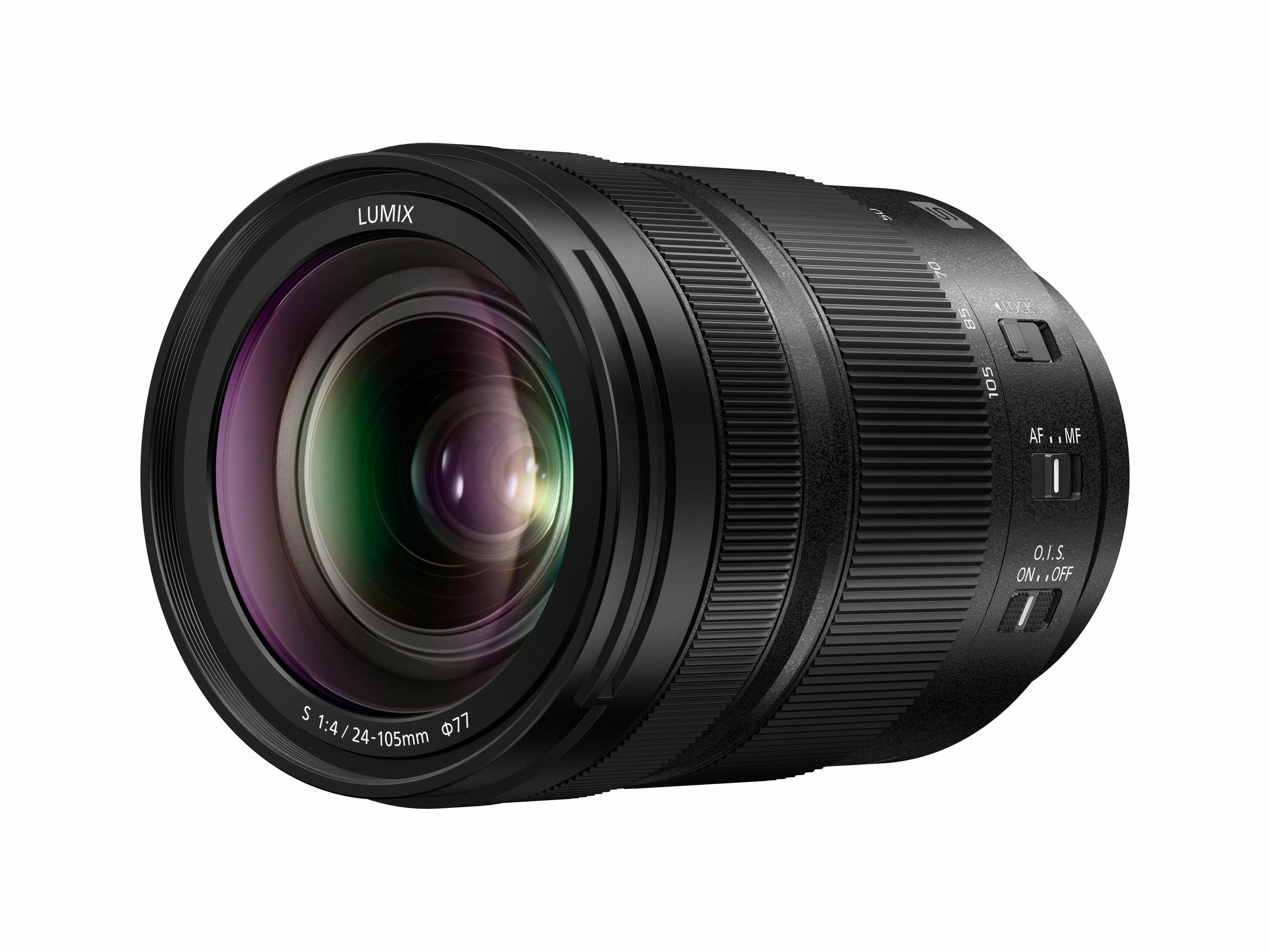 Schwarzes Kameraobjektiv. Text: S 1:4/24-105mm ø77. Es hat eine angesetzte Gegenlichtblende.