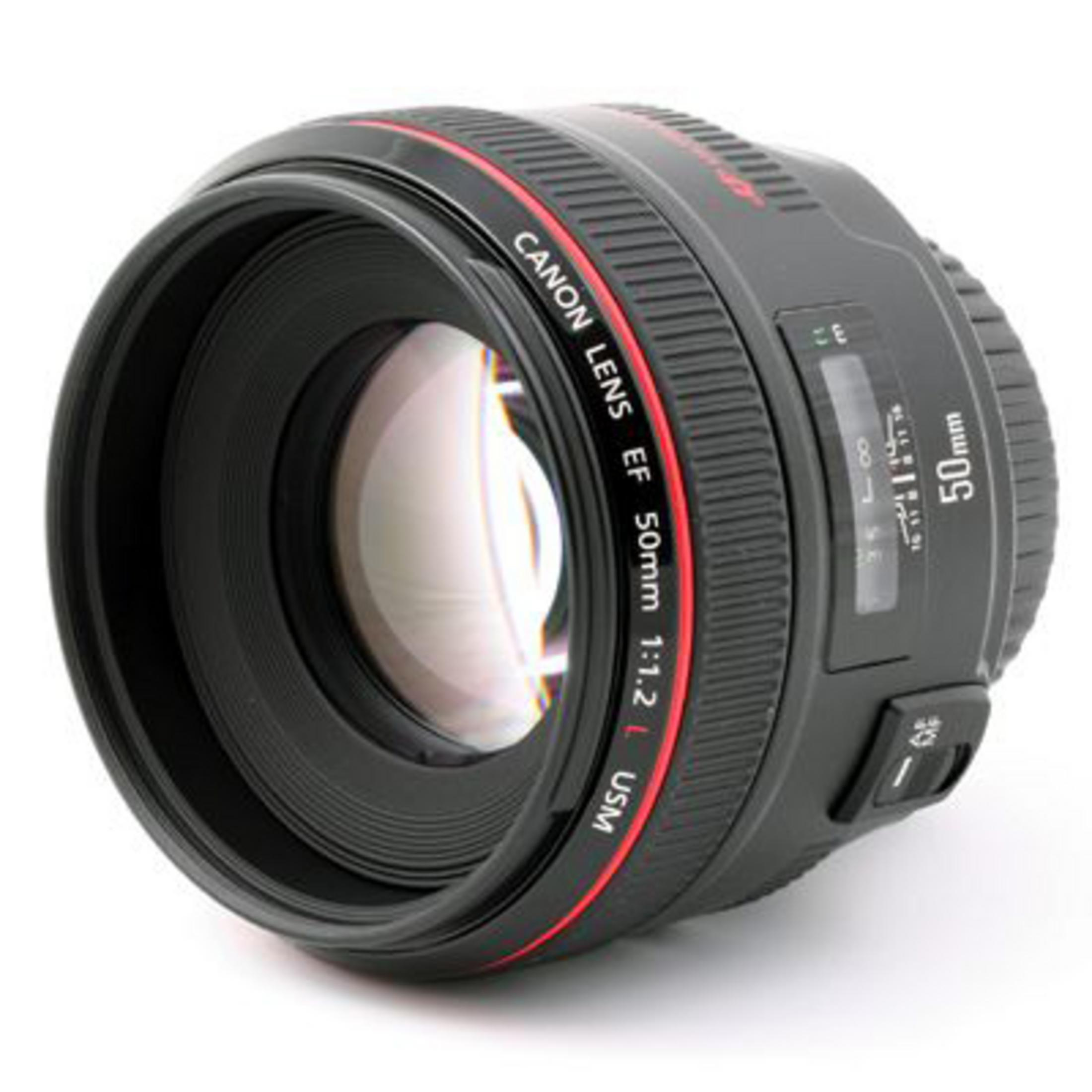 Schwarzes Kameraobjektiv mit roten Details. Text: Canon Lens EF 50mm 1:1.2 L USM.