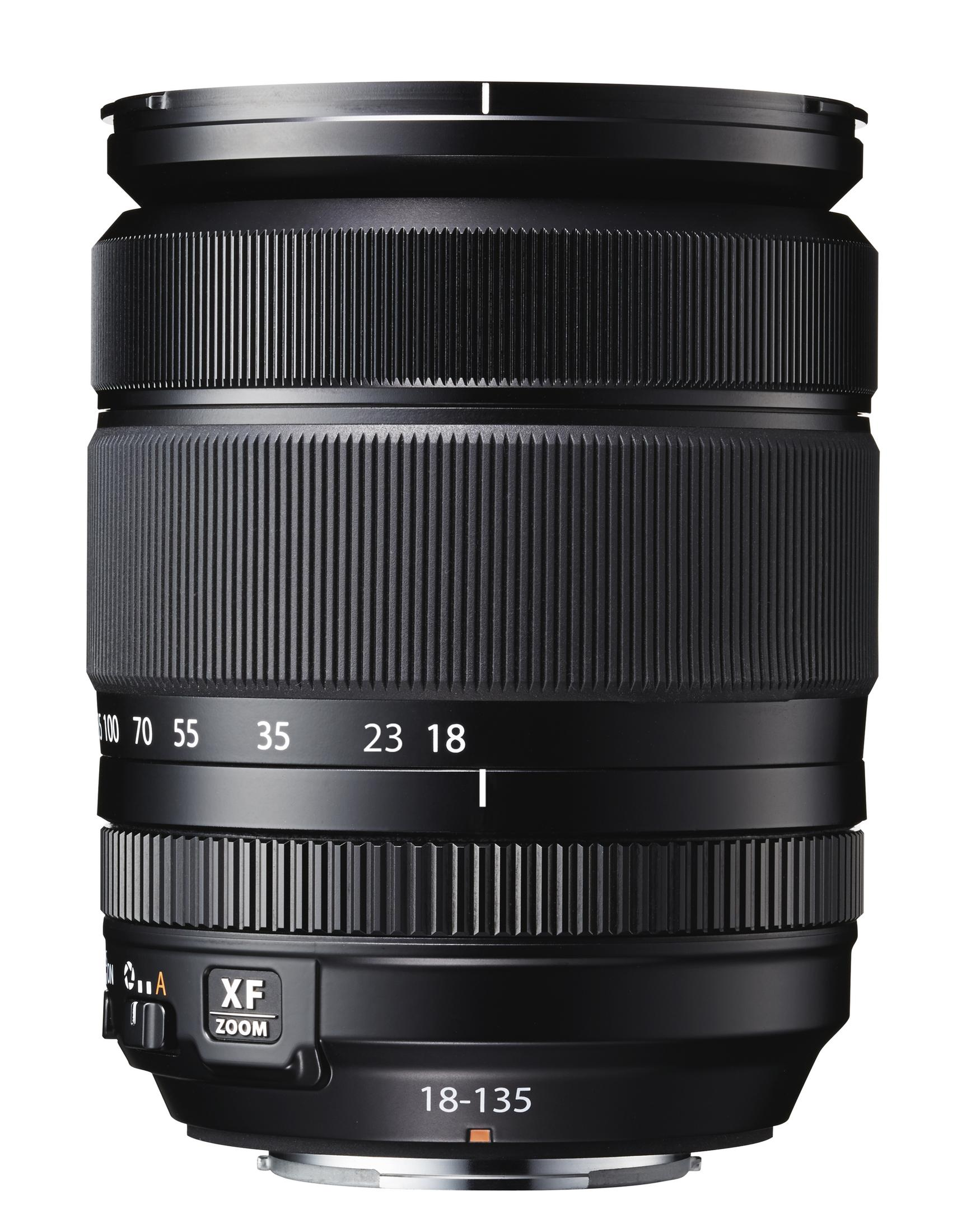 Obiettivo della fotocamera nero con segni numerici, con un design a coste.
