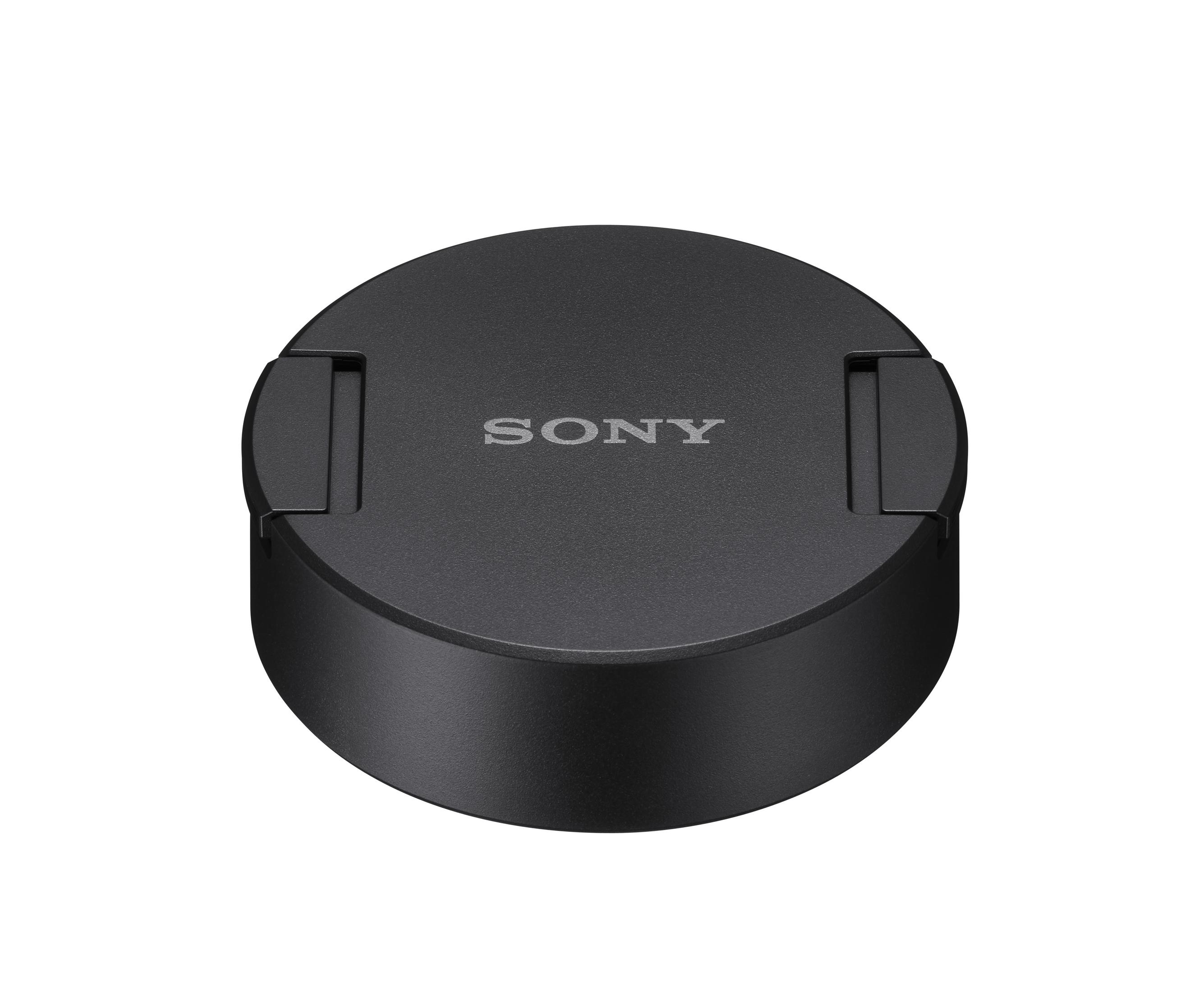 Czarna osłona obiektywu z logo Sony na białym tle.