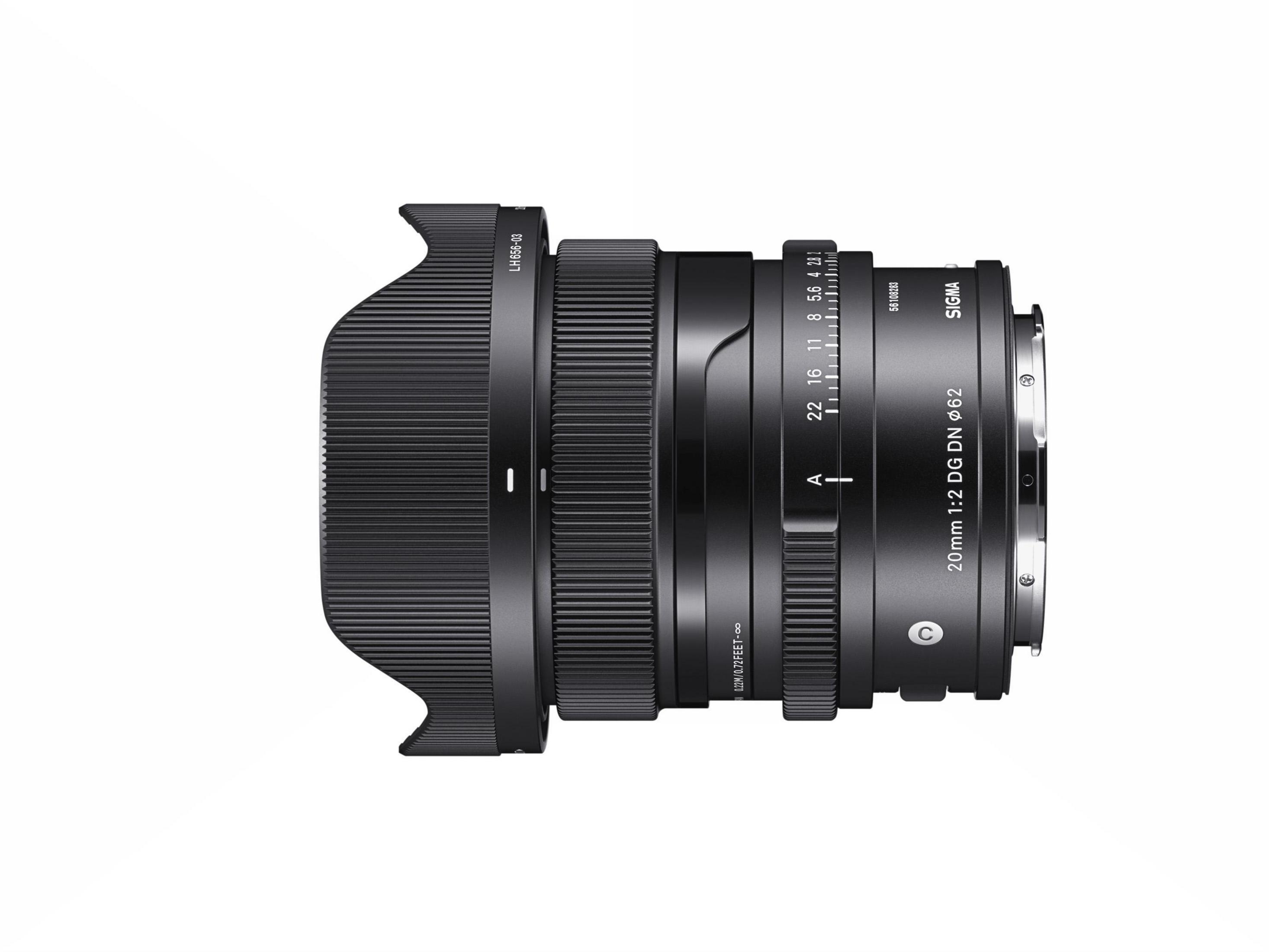 Obiettivo Sigma 20mm f/2 DG DN nero con paraluce, ghiere di messa a fuoco e diaframma.