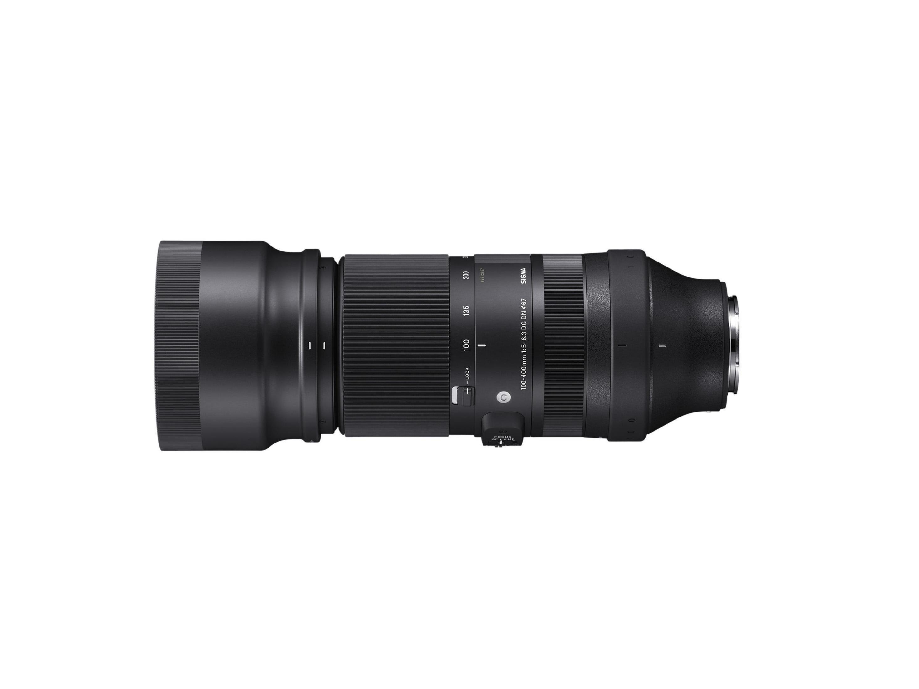 Schwarzes Kameraobjektiv mit Zoomeinstellungen. Beschriftet: 24-240 mm 1:3.5-6.3 DC DN Ø67. Geriffelter Körper. Schwarze Gegenlichtblende.