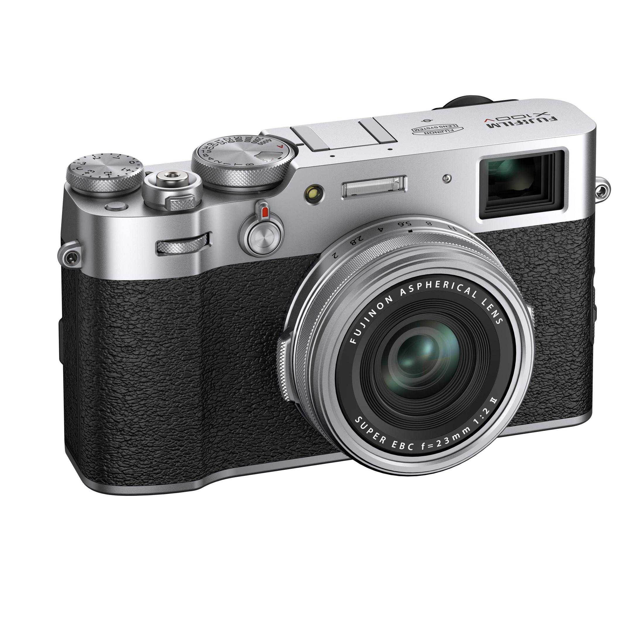 Silber-schwarze Fujifilm X100V Kamera, Vorderansicht, mit Objektiv und Rädern.