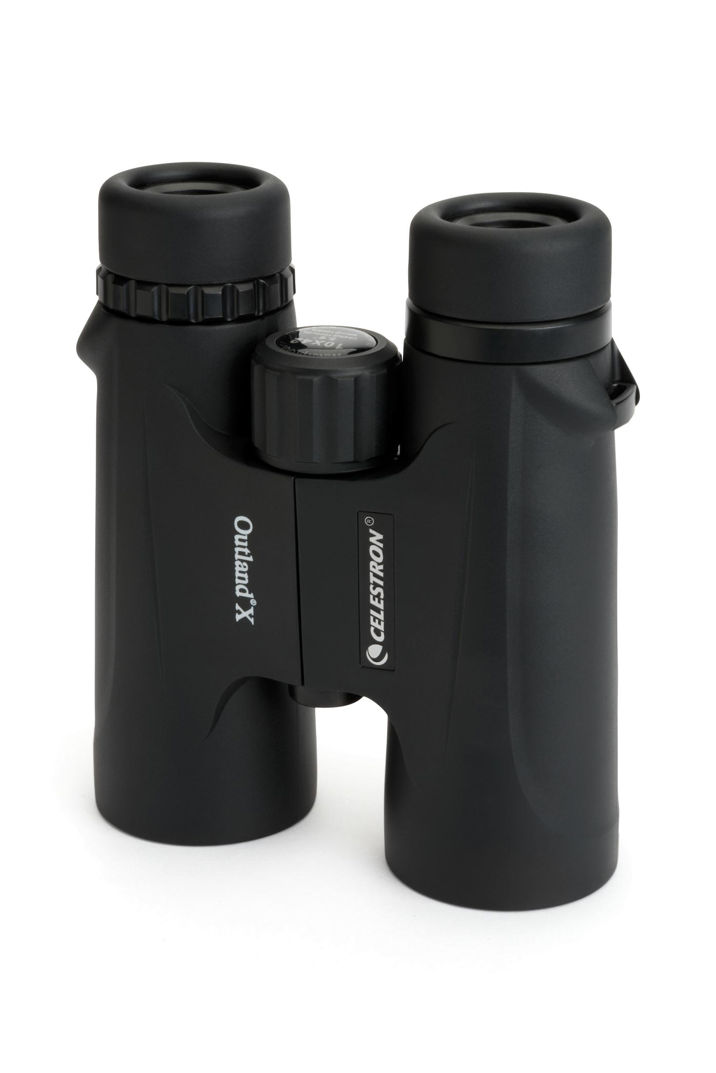 Schwarzes Fernglas mit dem Markennamen Celestron und dem Modellnamen Outland X.