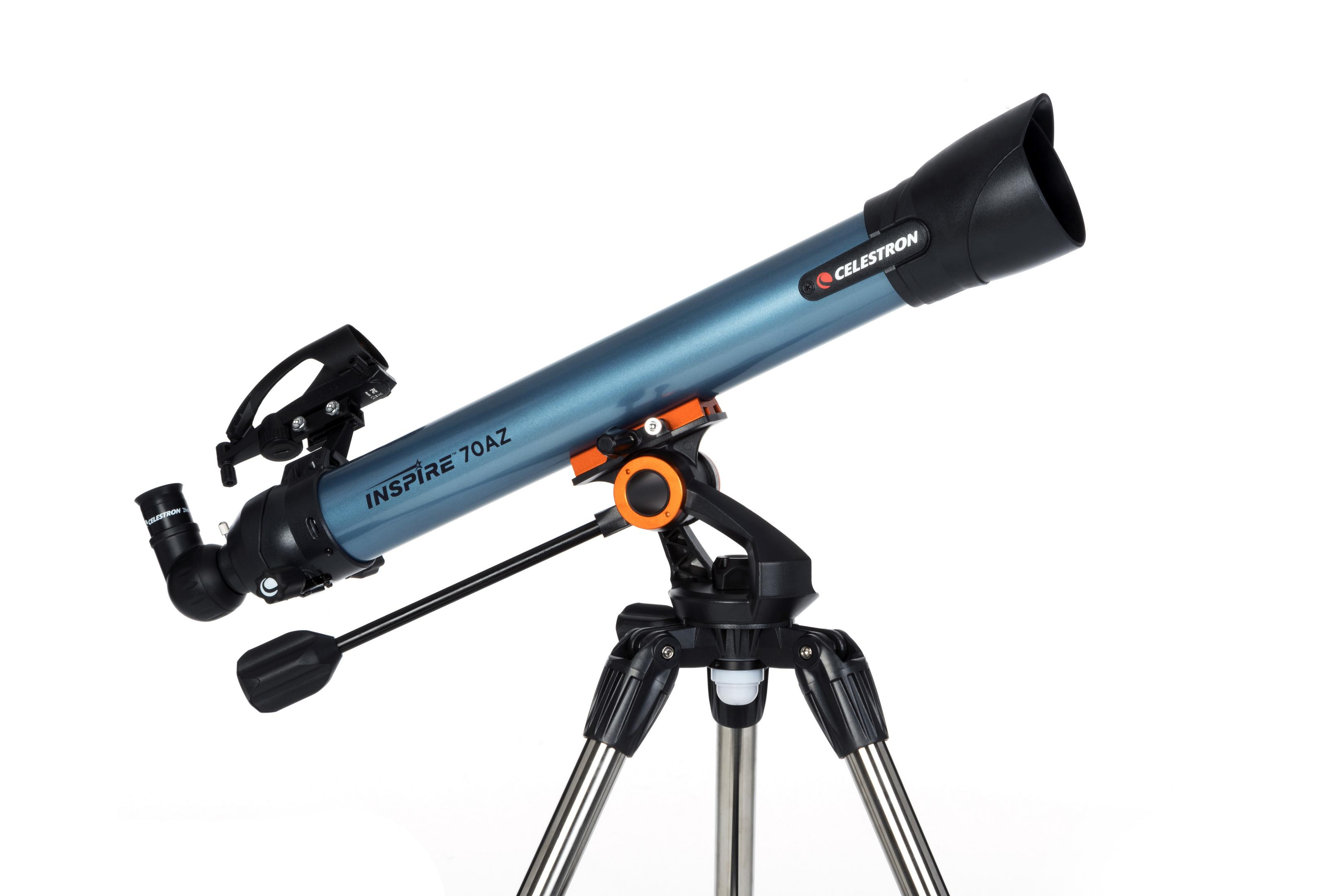 Blaues und schwarzes Teleskop auf einem Stativ. Das Teleskop hat den Markennamen Celestron.
