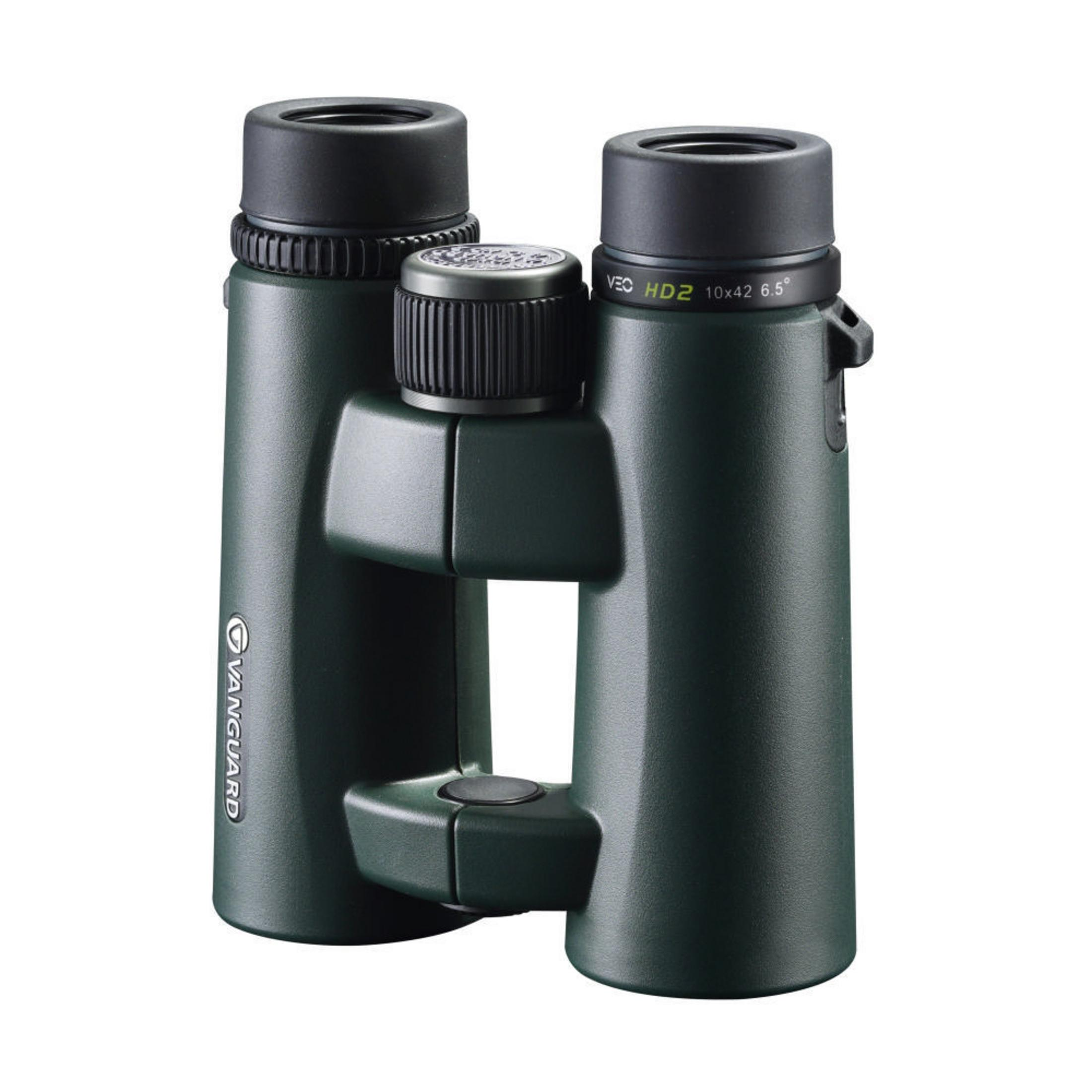 Binocolo verde su sfondo bianco.