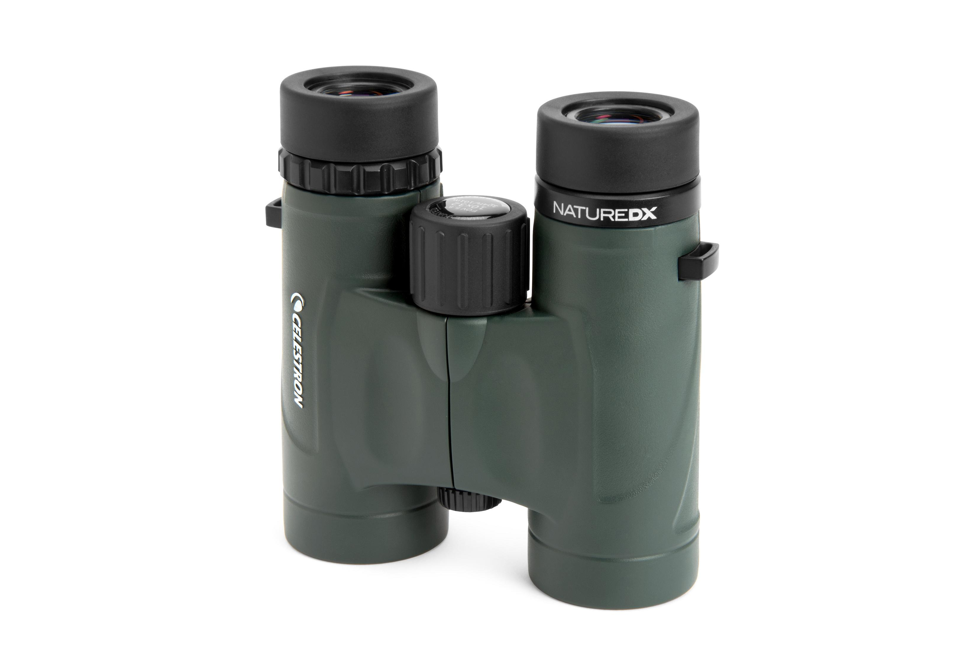 Celestron Nature DX Fernglas in Dunkelgrün mit schwarzen Akzenten.
