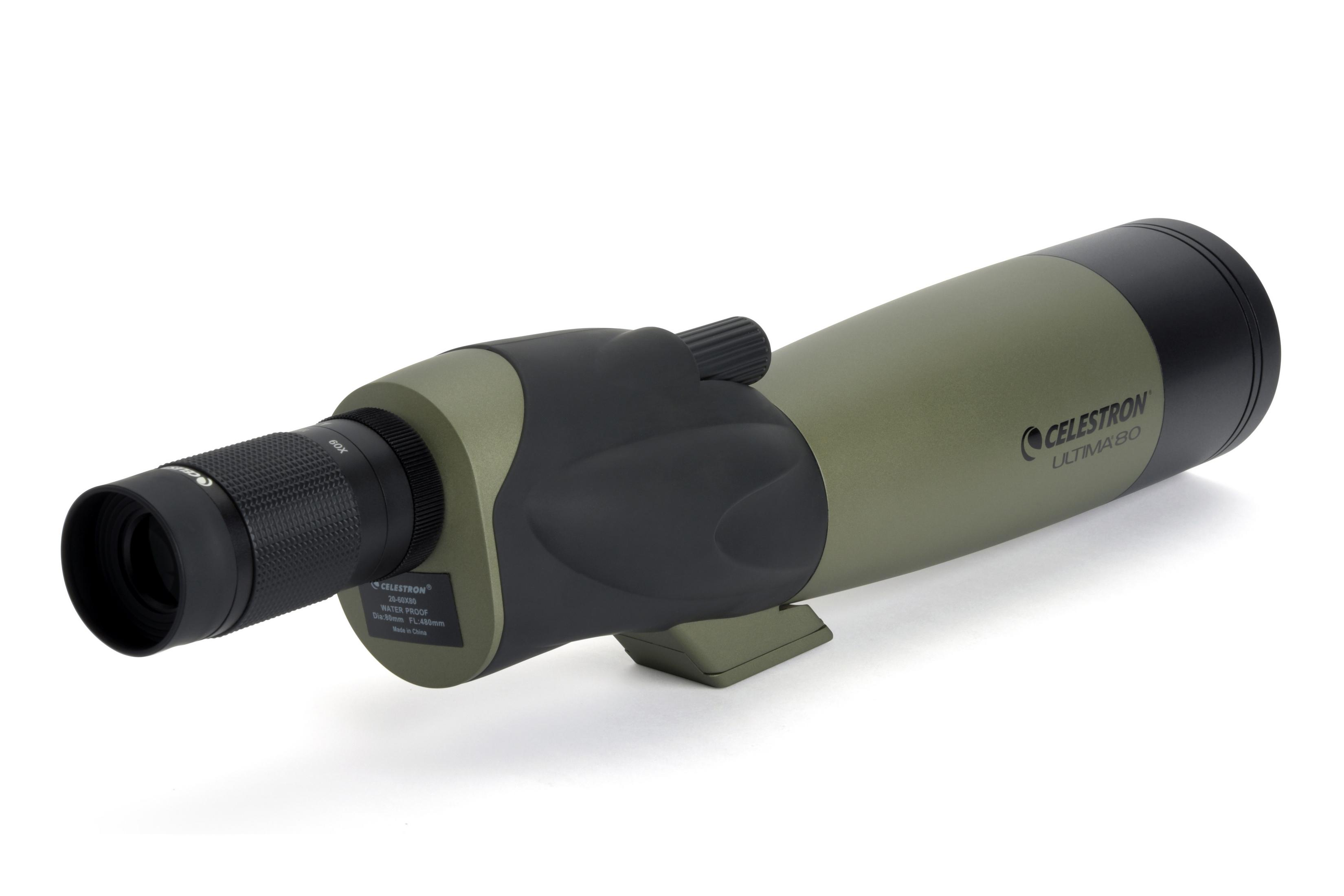 Ein grünes und schwarzes Celestron Ultima 80 Spektiv mit weißem Hintergrund.