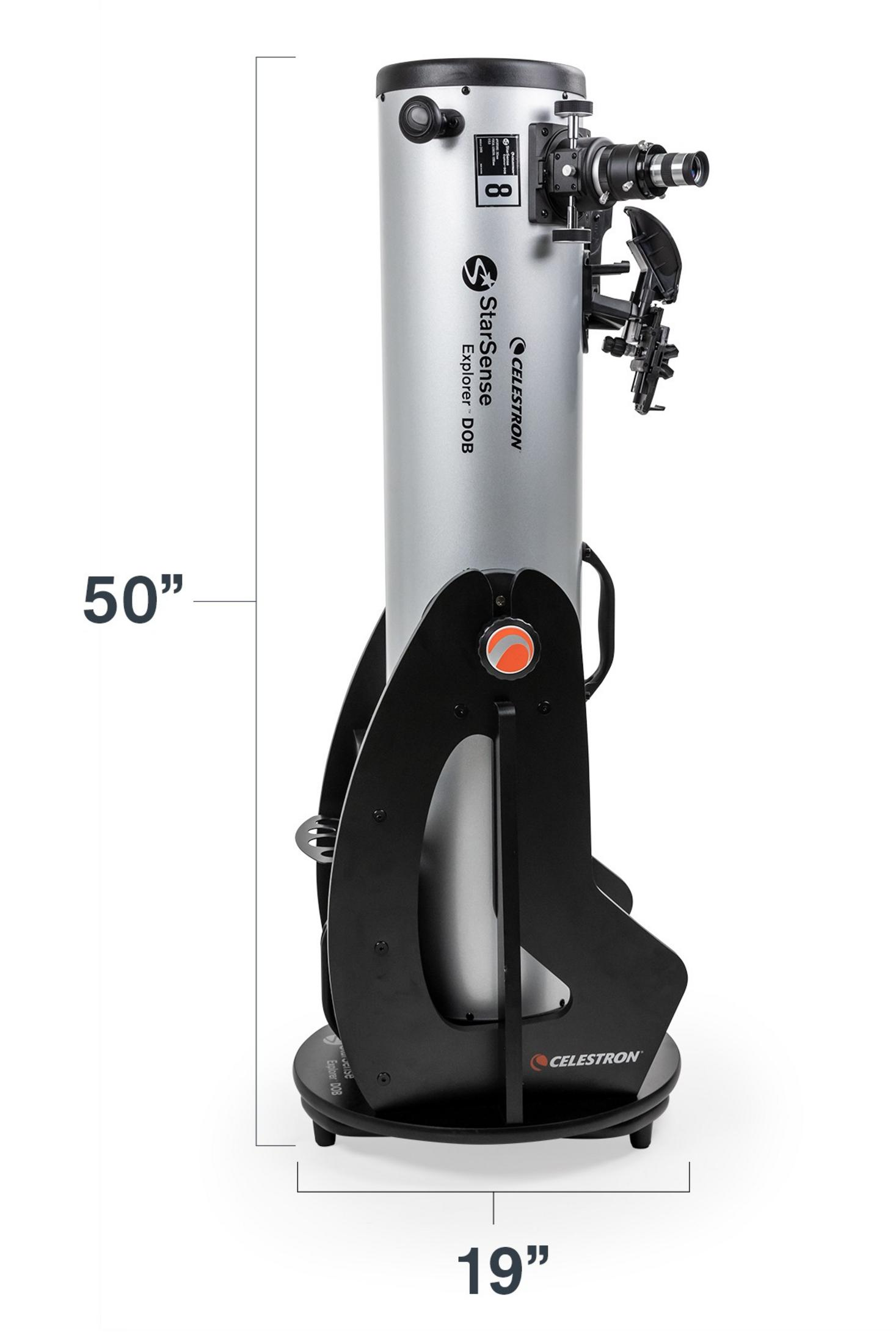 Silbernes Teleskop mit schwarzem Sockel. Text: StarSense Explorer 8, CELESTRON.