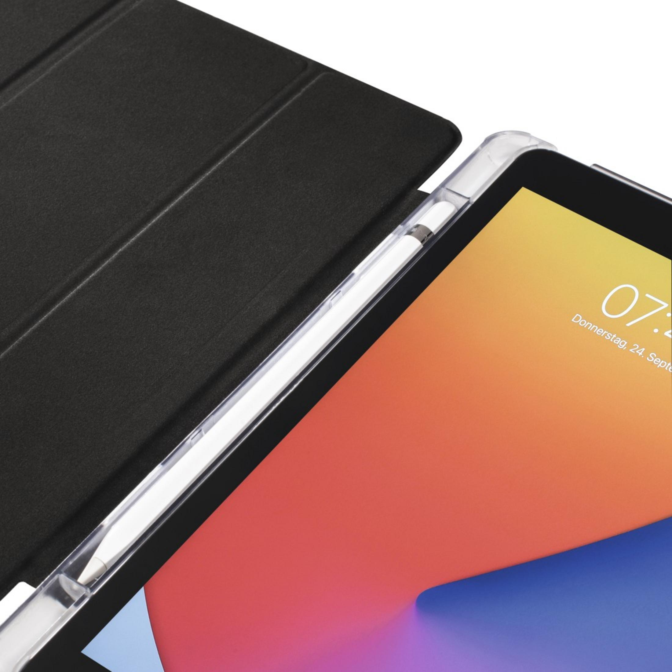 Ein iPad mit Stift in einer transparenten Hülle, mit schwarzem Cover.