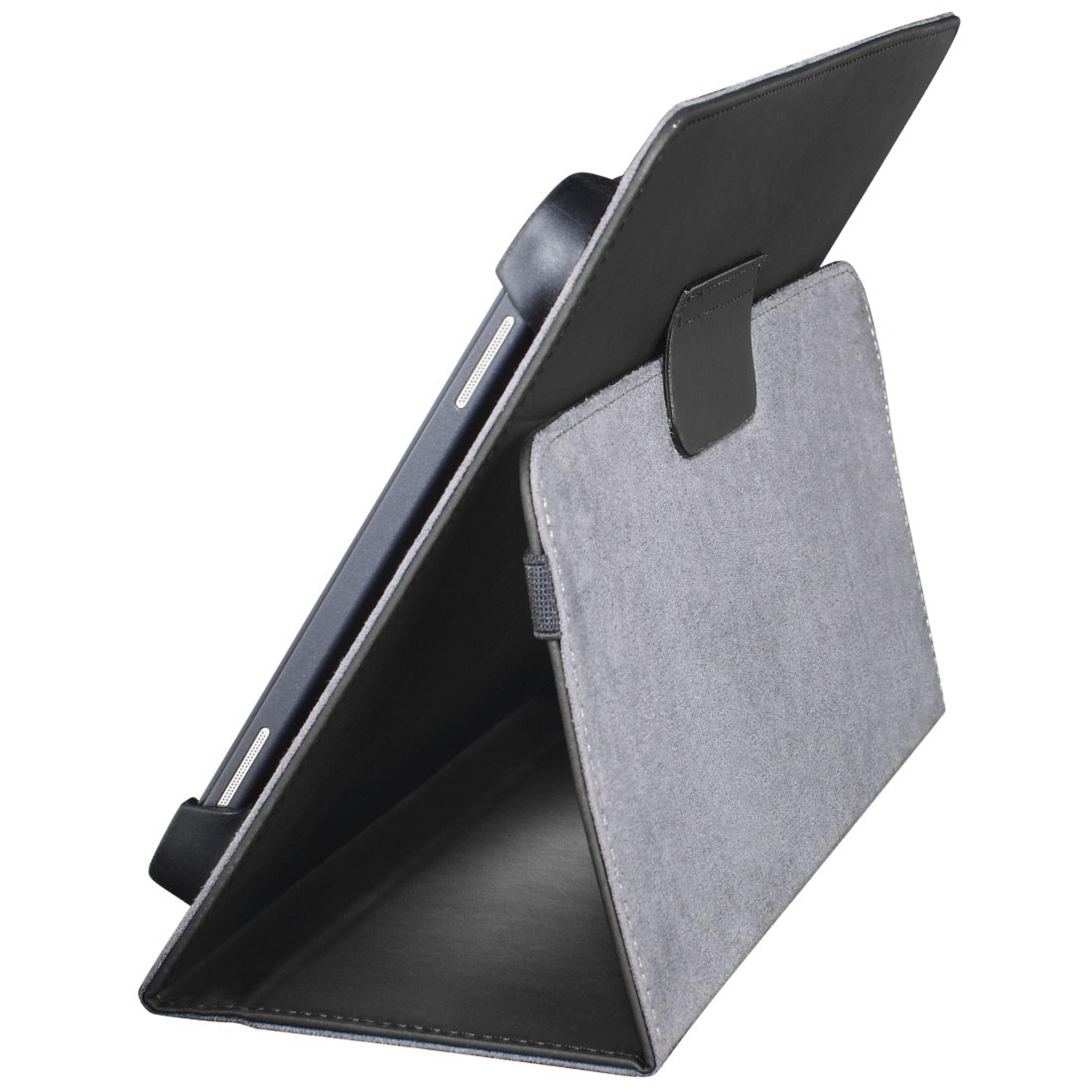 Ein Tablet in einer grau-schwarzen Hülle, geöffnet. Die Hülle stützt das Tablet aufrecht. Weißer Hintergrund.