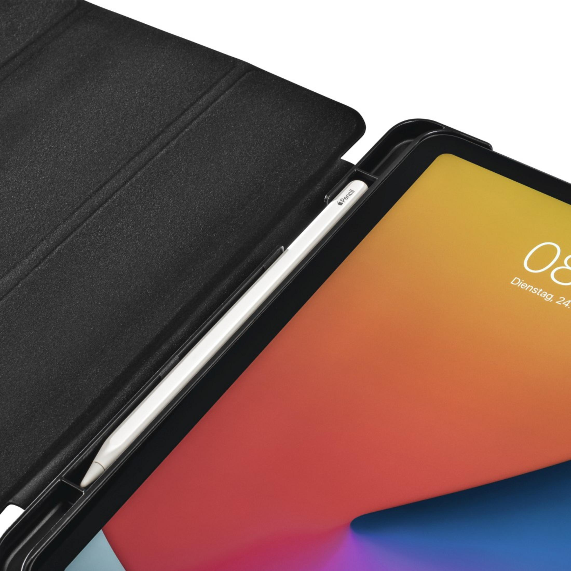 iPad z białym ołówkiem w czarnym etui. Ekran wyświetla żółte tło.