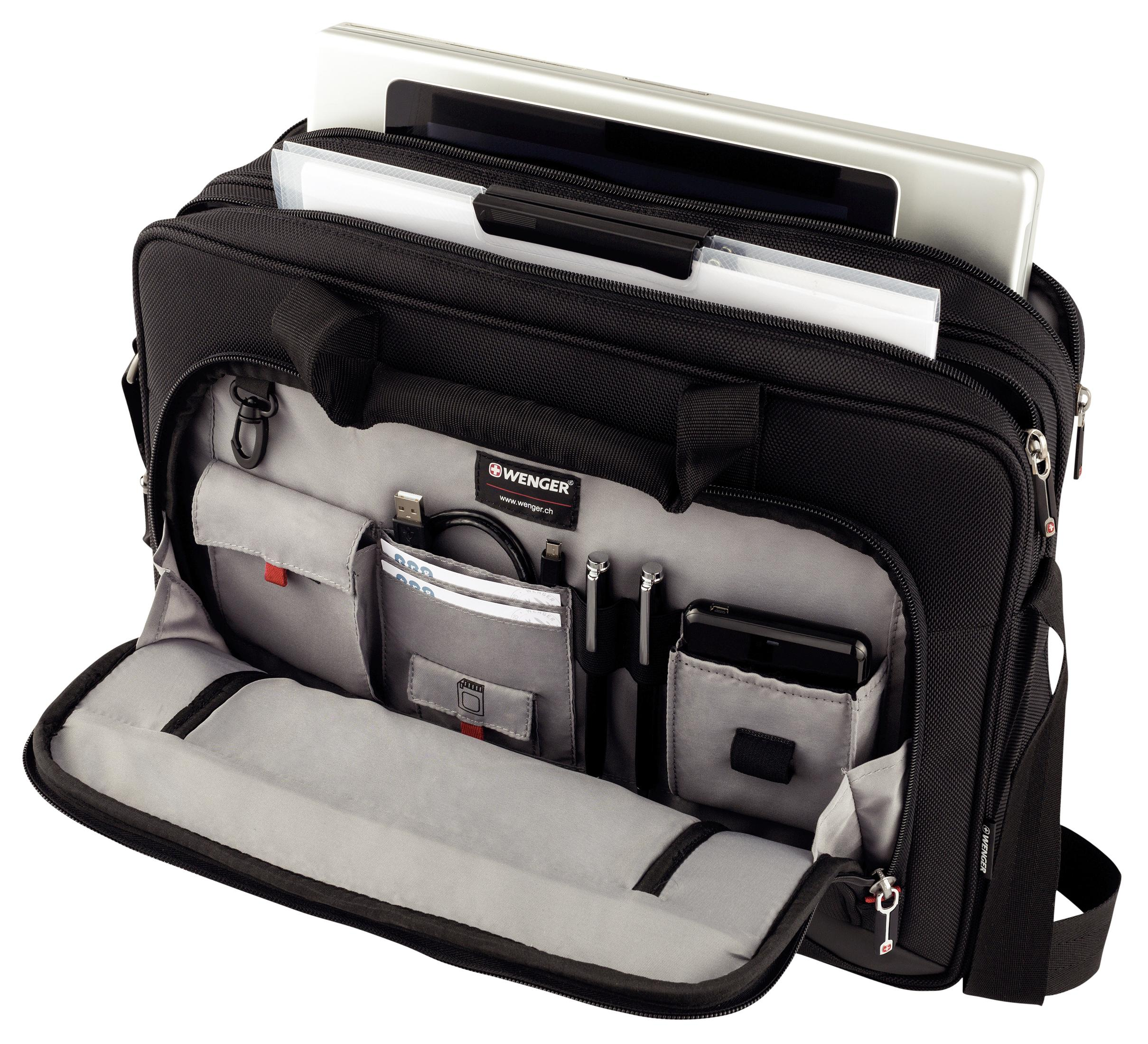 Schwarze Laptoptasche geöffnet, zeigt Tablet, Stifte, Karten, Telefon und Kabel.